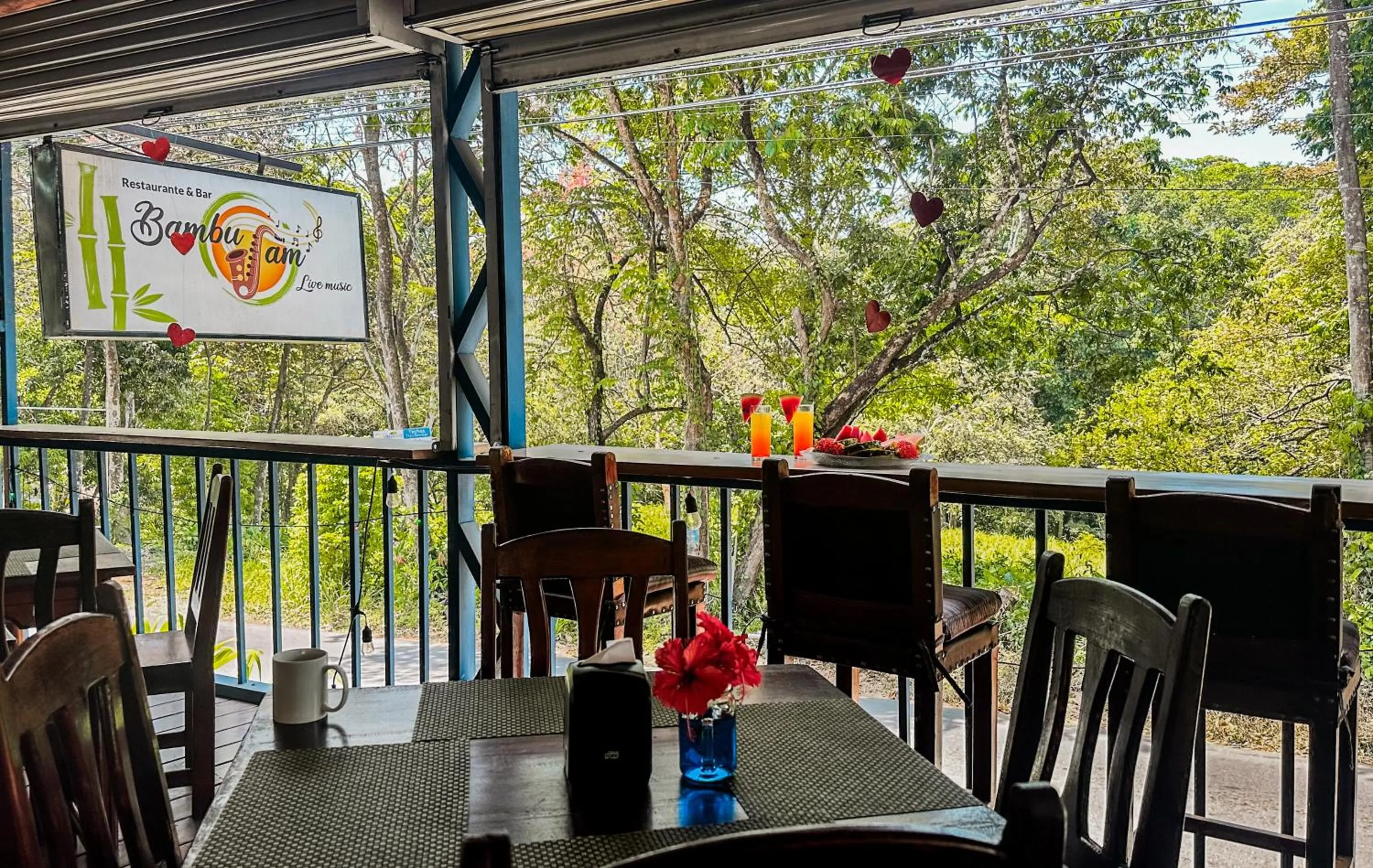 Restaurant/places to eat in Tabulia Tree Hotel and Villas