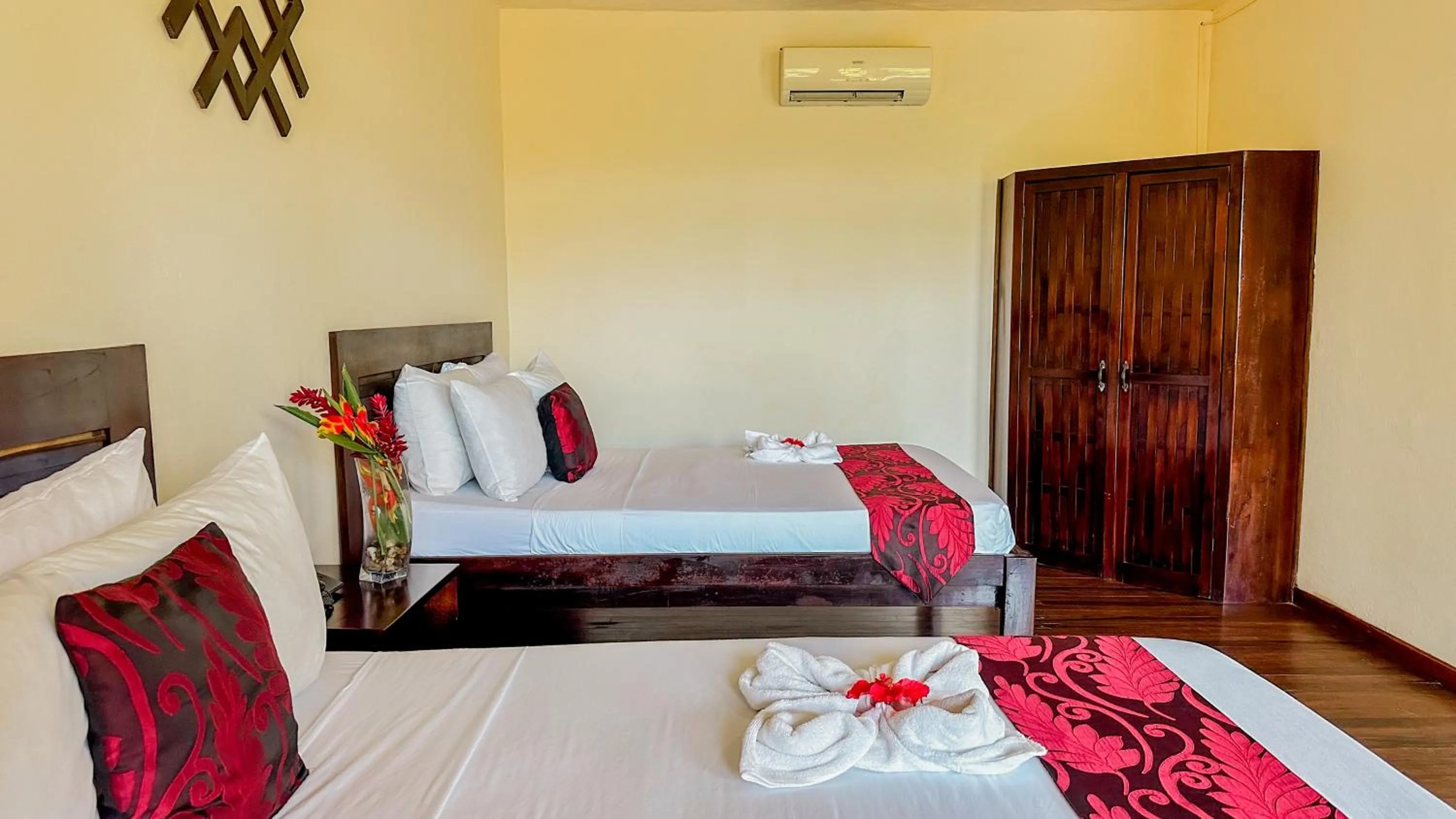 Bed in Tabulia Tree Hotel and Villas