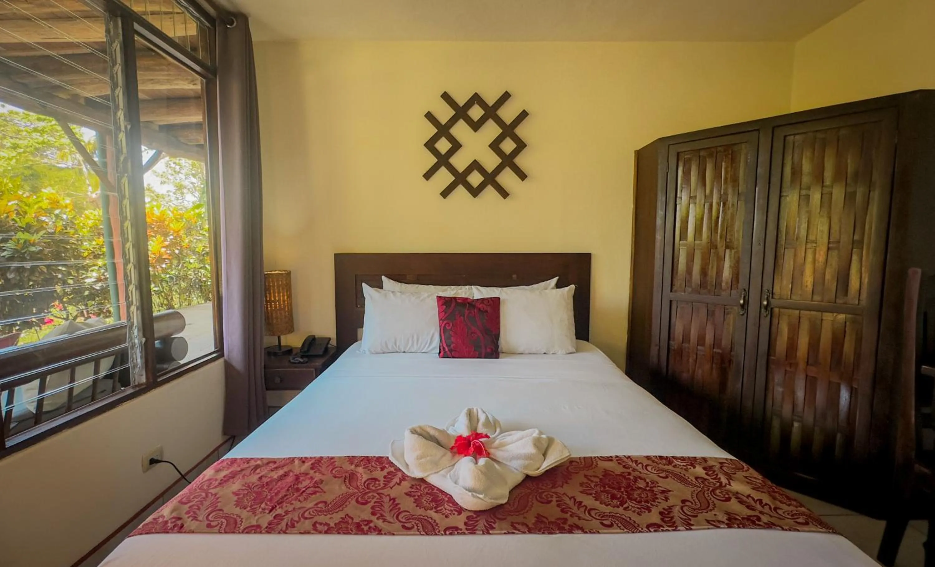 Bed in Tabulia Tree Hotel and Villas