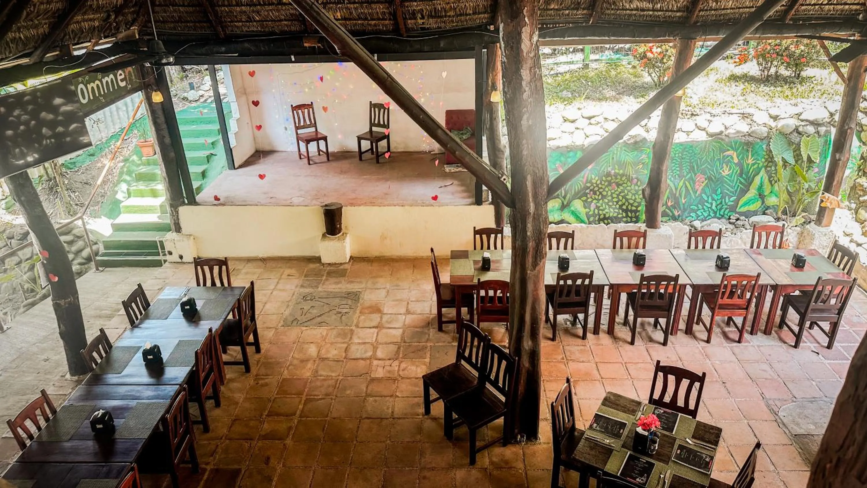 Restaurant/places to eat in Tabulia Tree Hotel and Villas