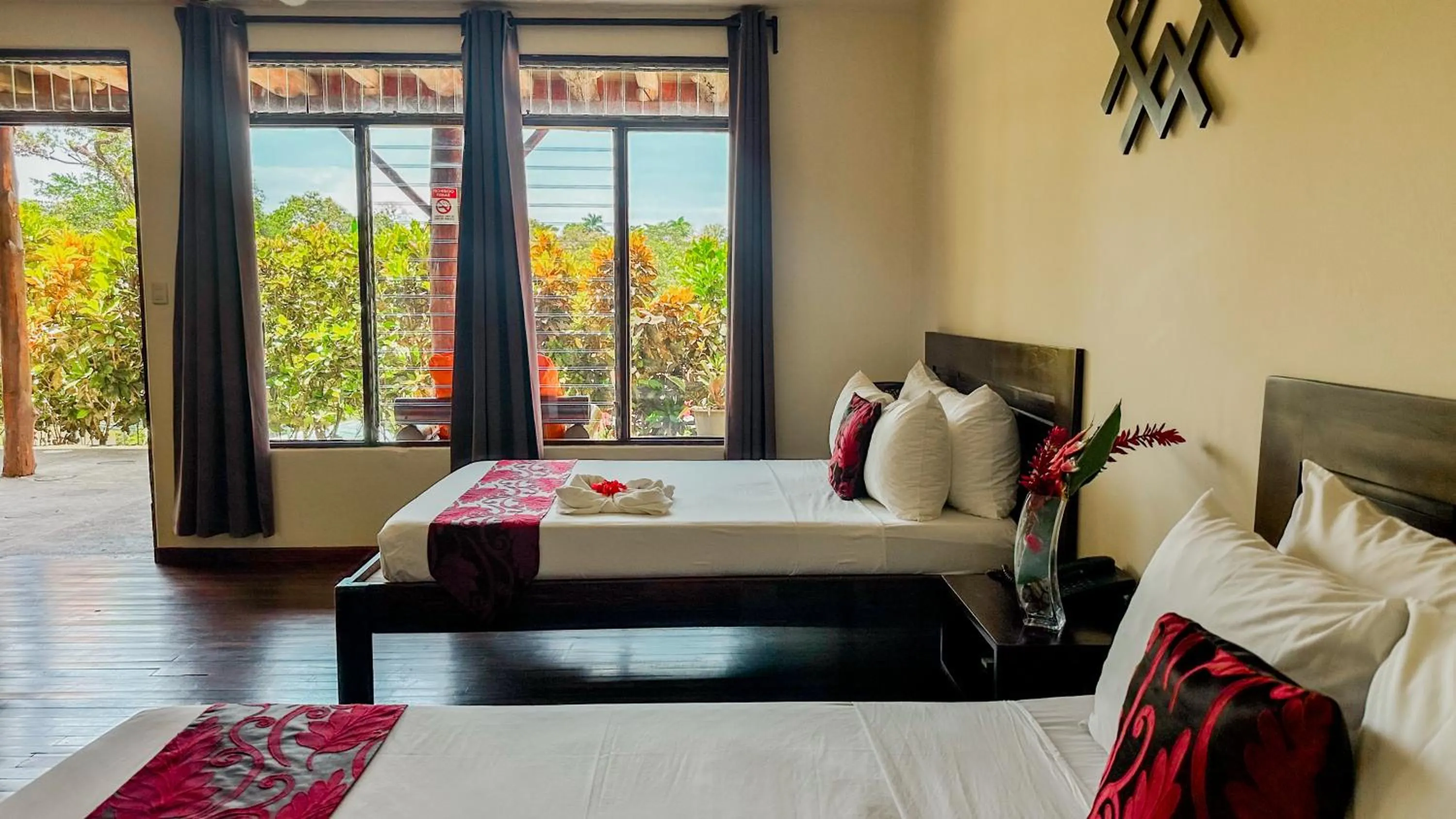 Bed in Tabulia Tree Hotel and Villas