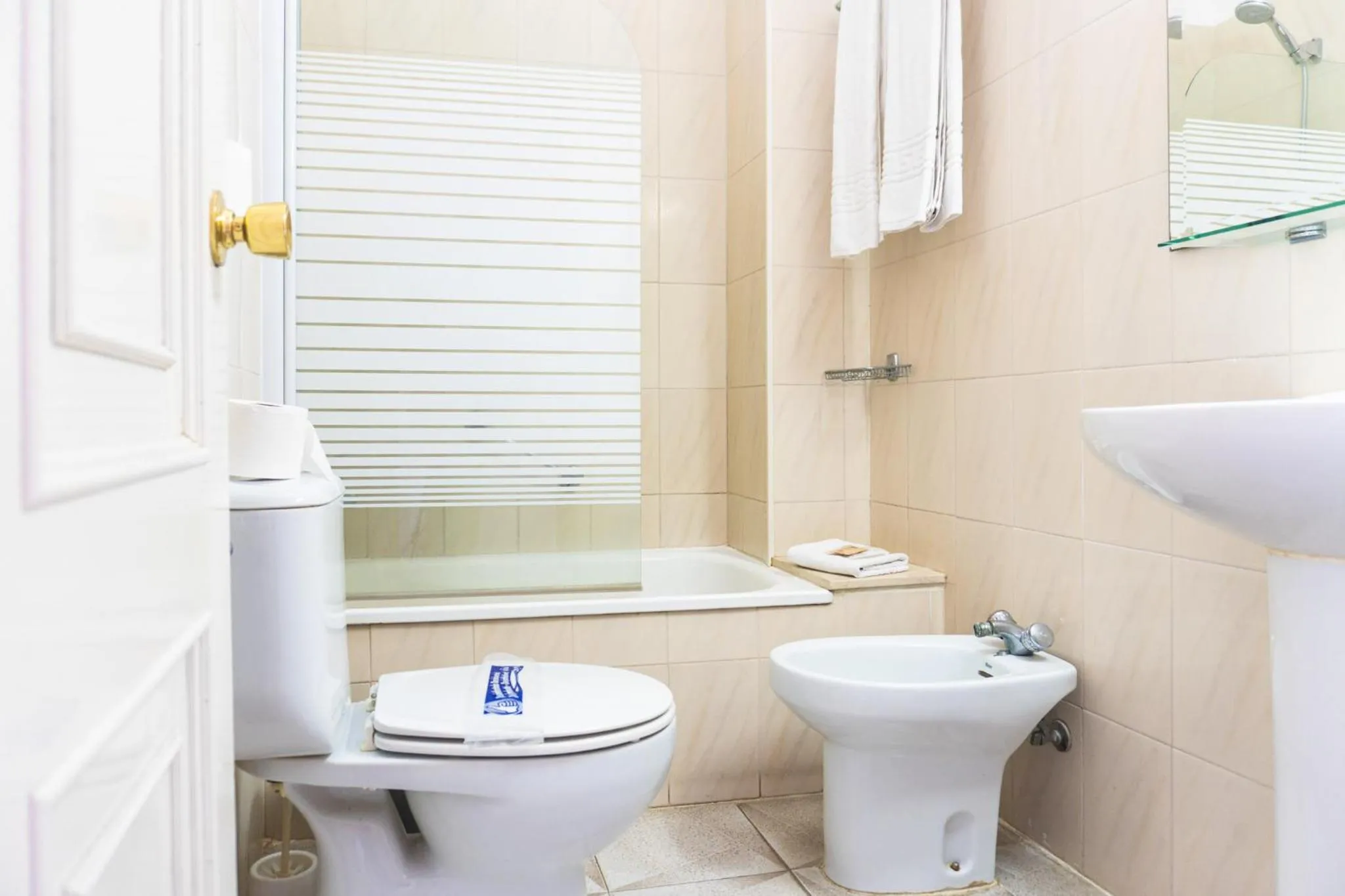 Bathroom in Hotel Aeropuerto Sur