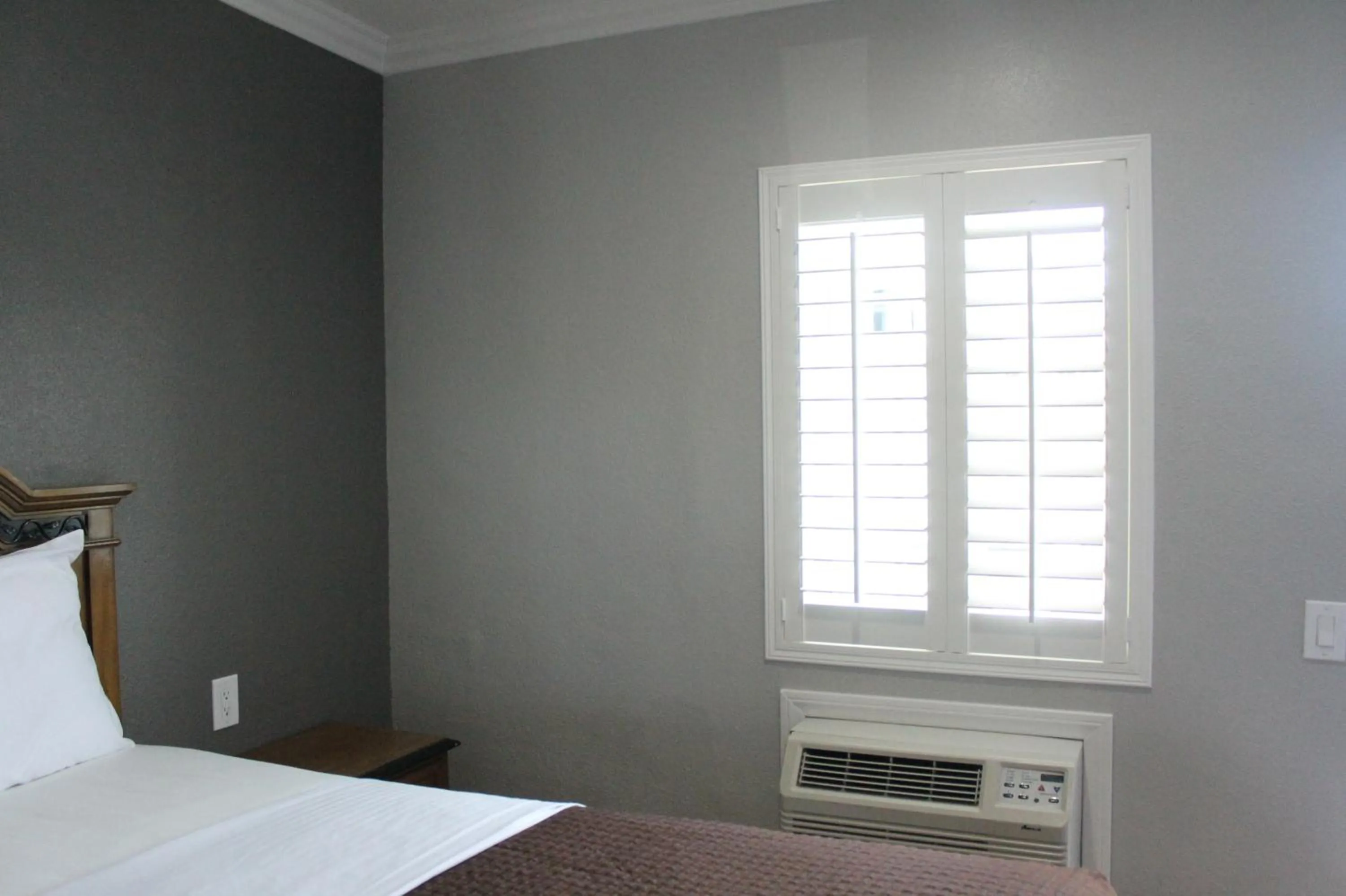 Day, Bed in Town House Motel