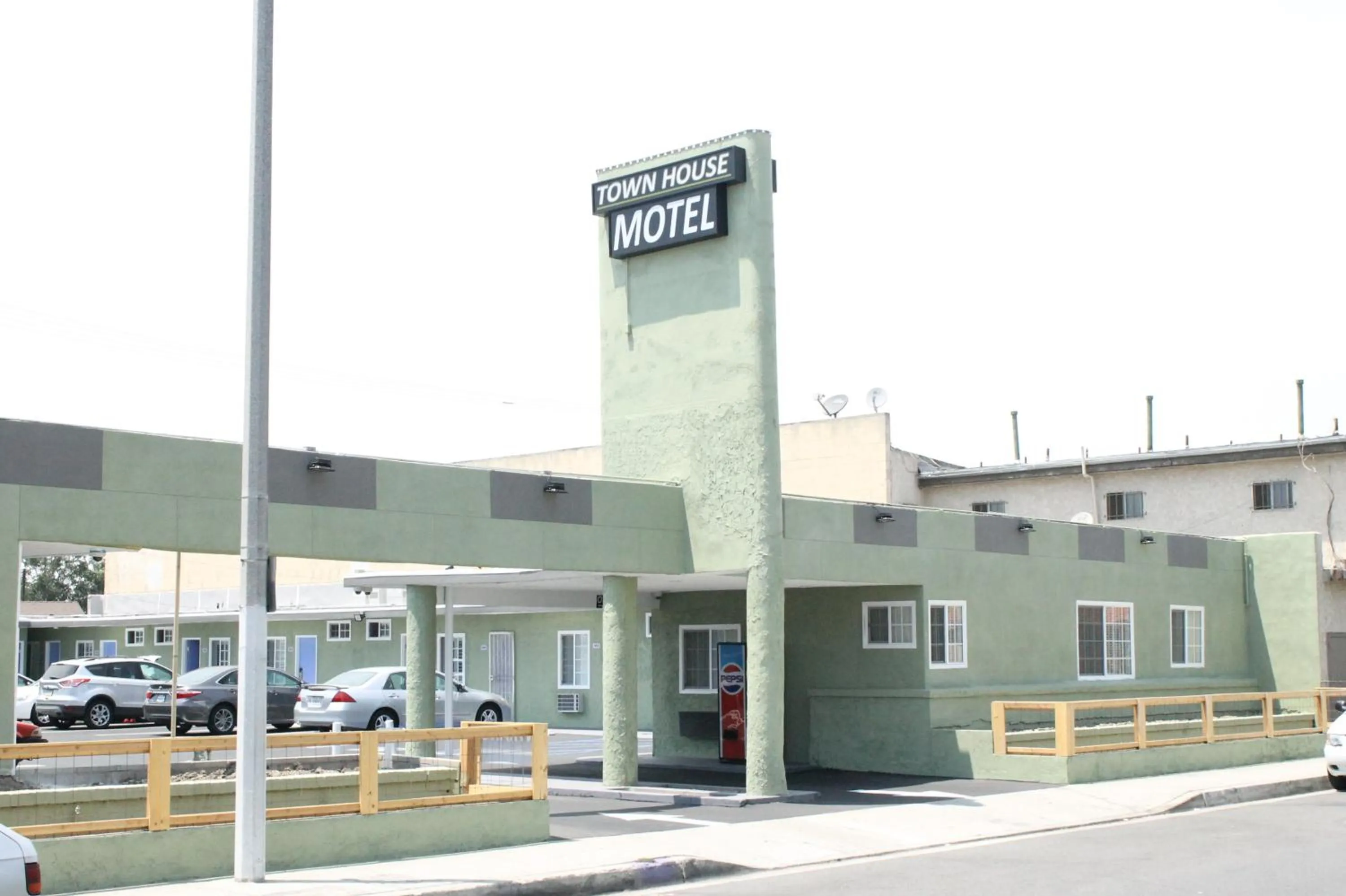 Day in Town House Motel