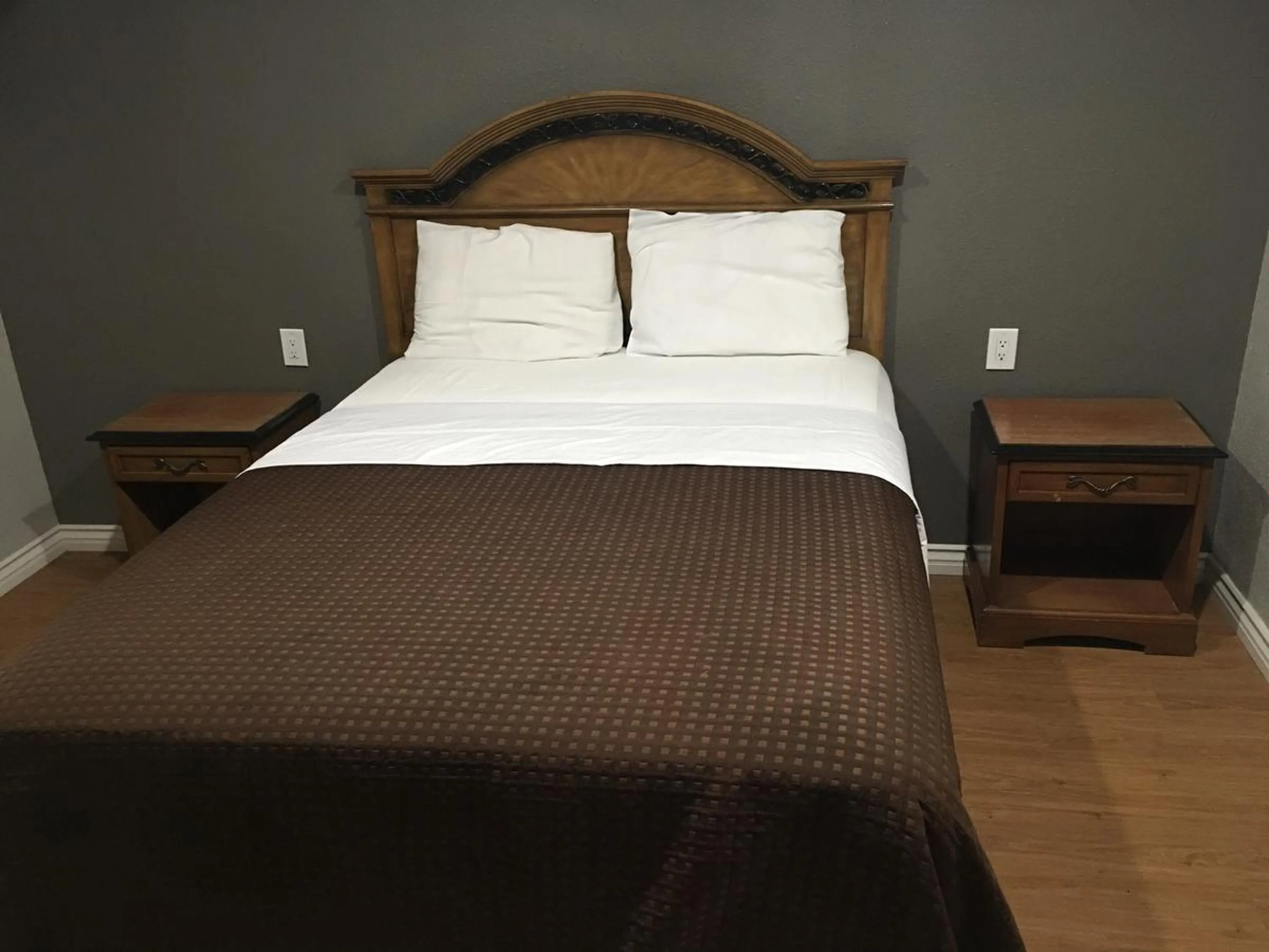 Bed in Town House Motel