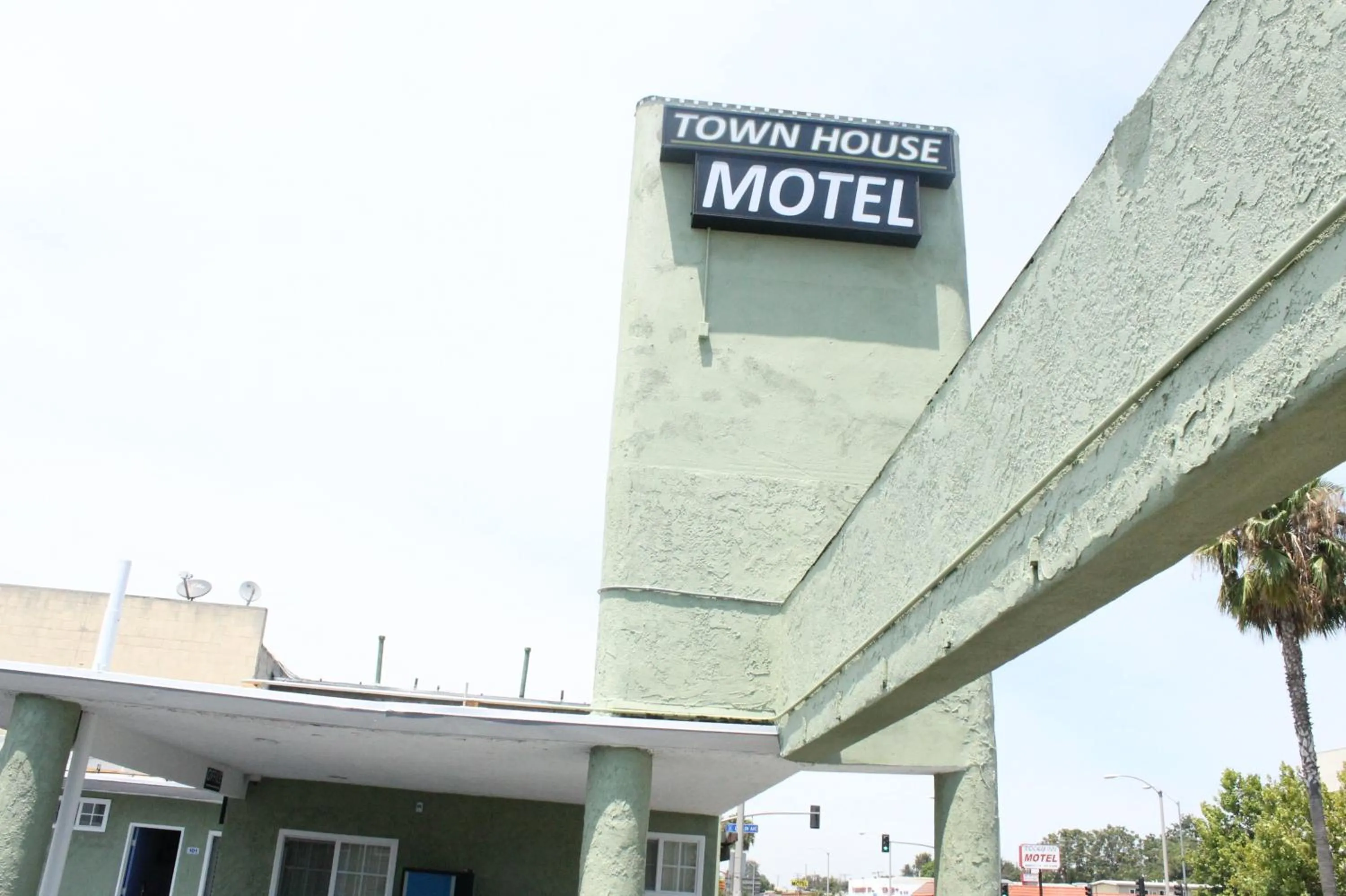 Day in Town House Motel