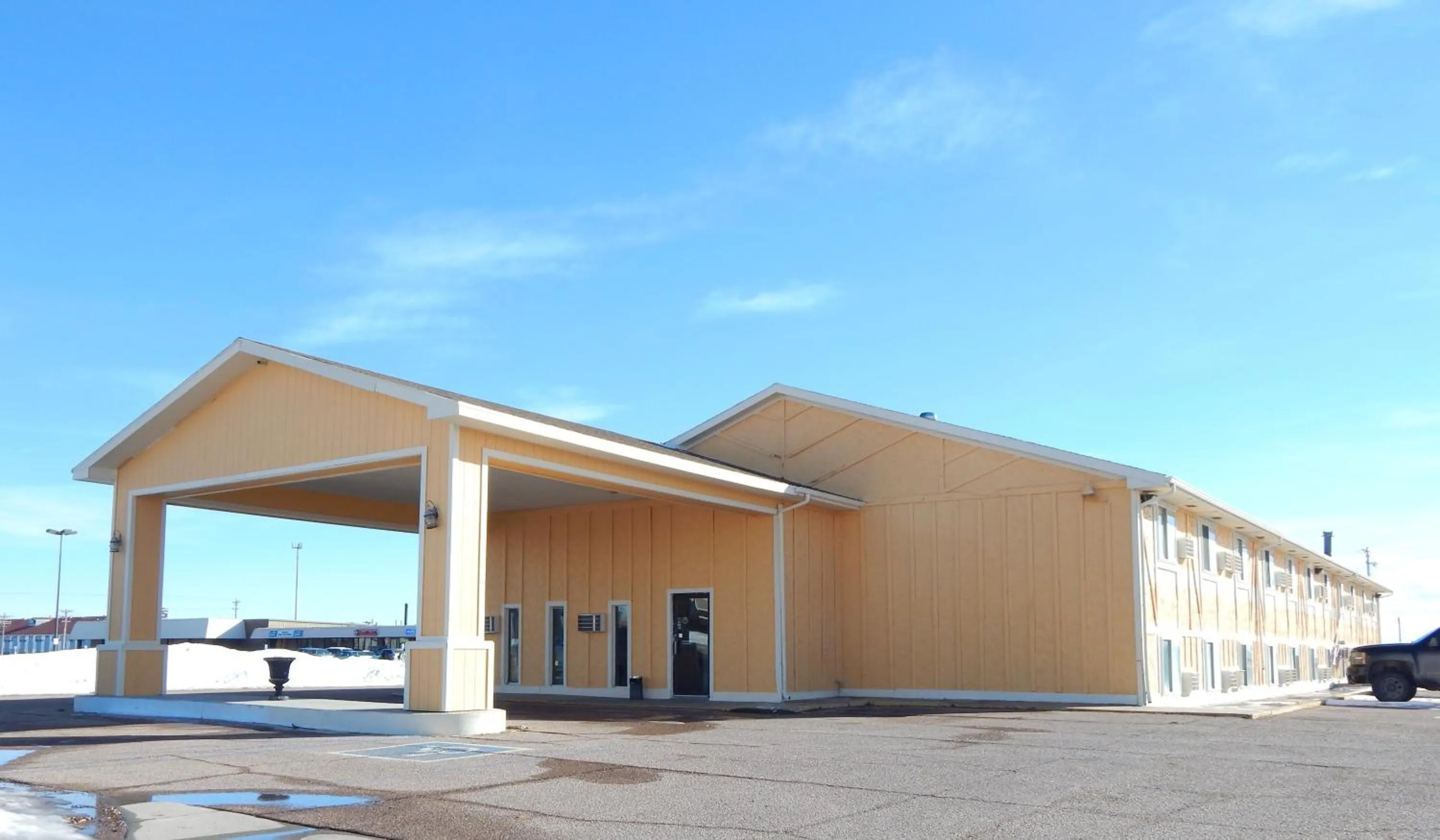 Property building in Econo Lodge Alliance