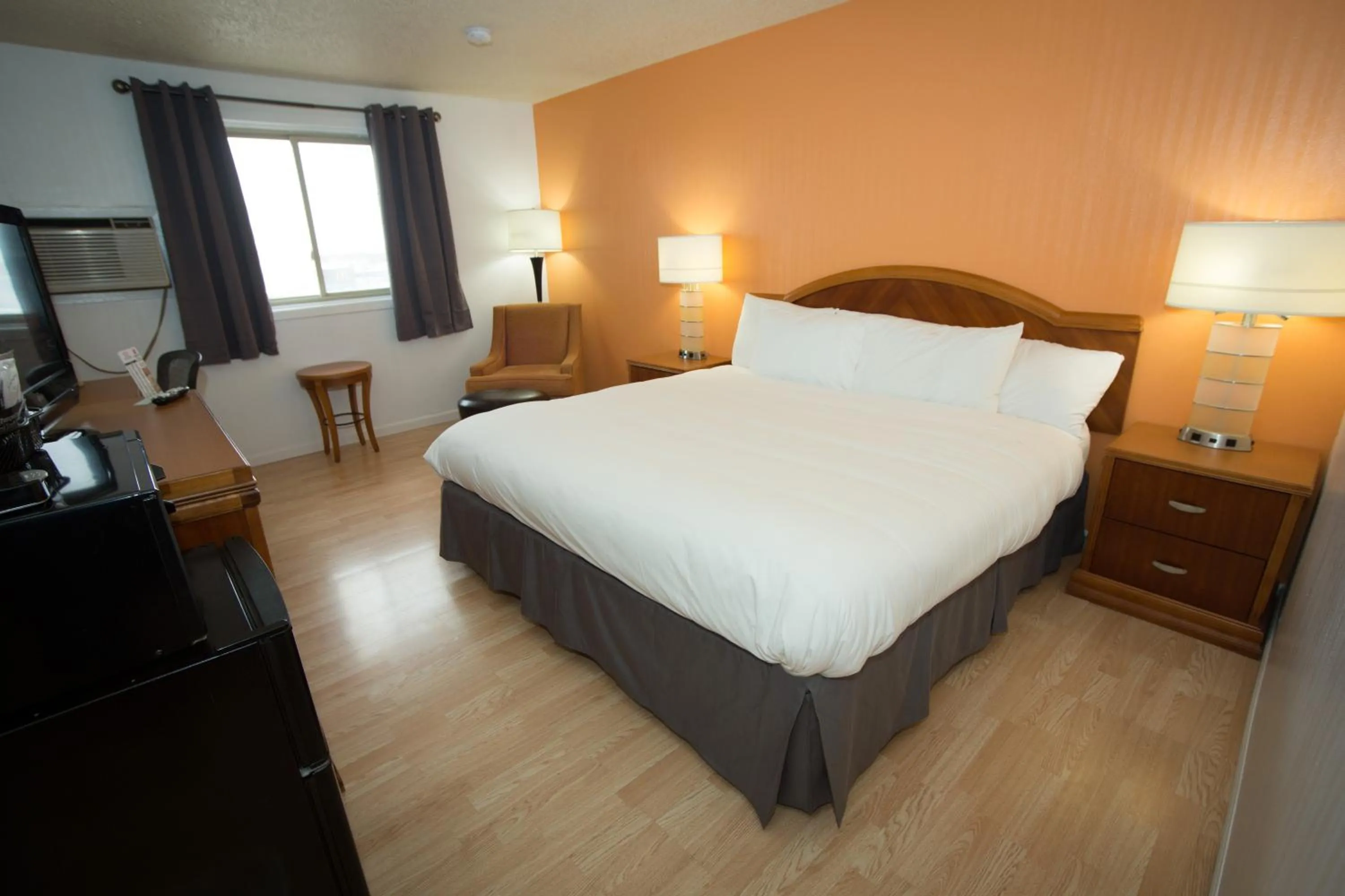 Photo of the whole room, Bed in Econo Lodge Alliance