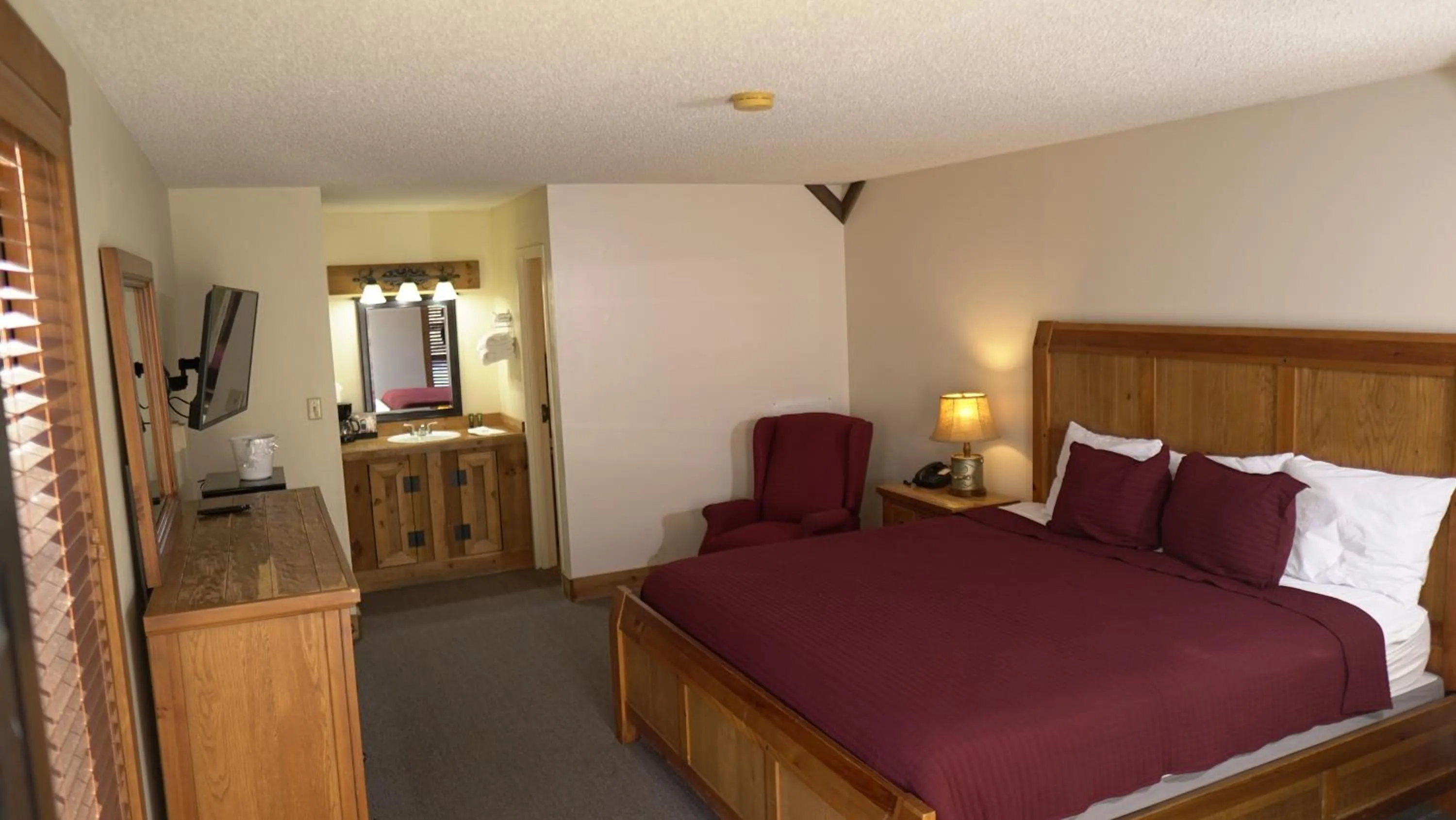 Bed in Skyline Lodge