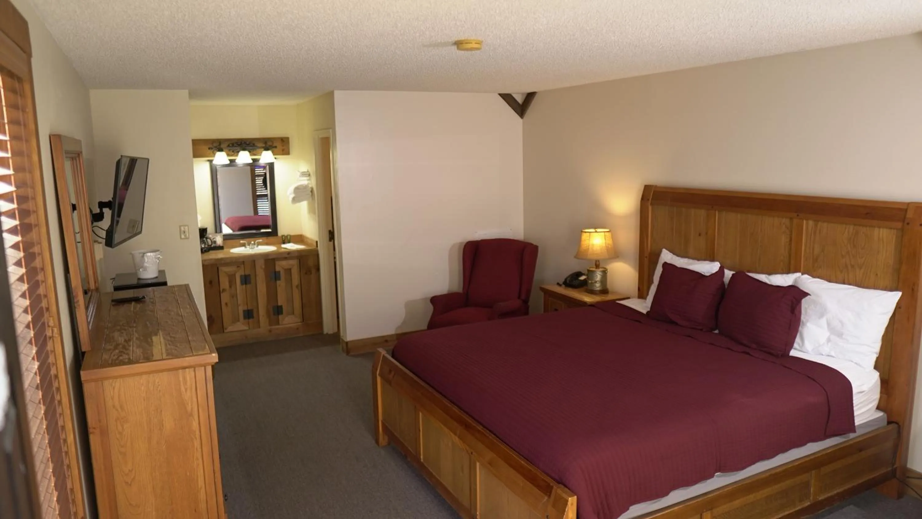 Bed in Skyline Lodge