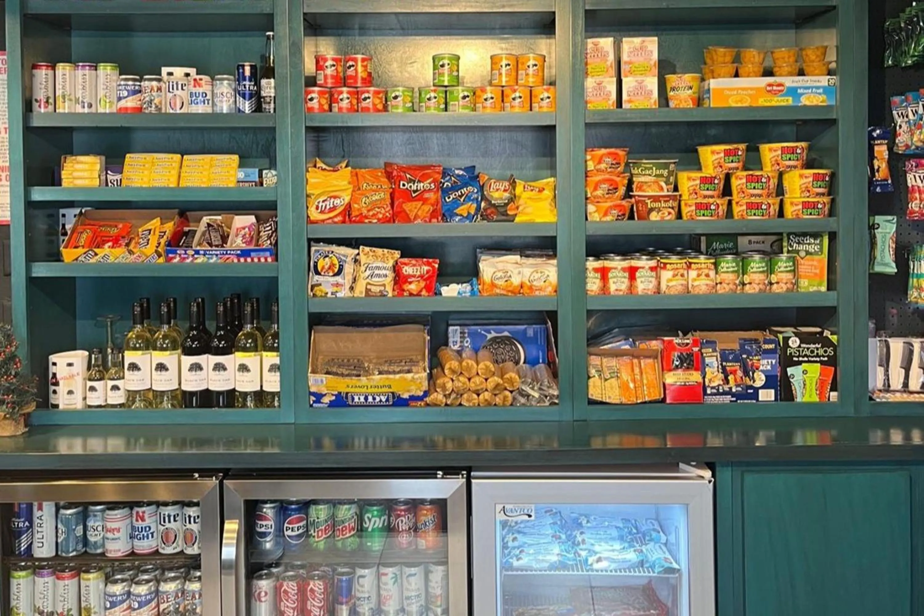 Food and drinks in Alliance Hotel & Suites, a Howard Johnson by Wyndham