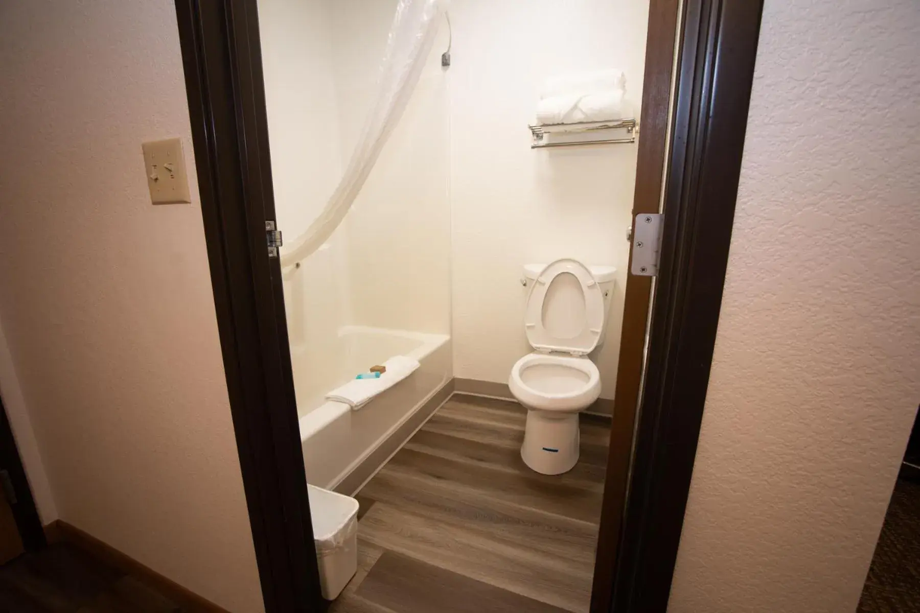 Standard King Room in Alliance Hotel & Suites, a Howard Johnson by Wyndham Standard King Room in Alliance Hotel & Suites, a Howard Johnson by Wyndham