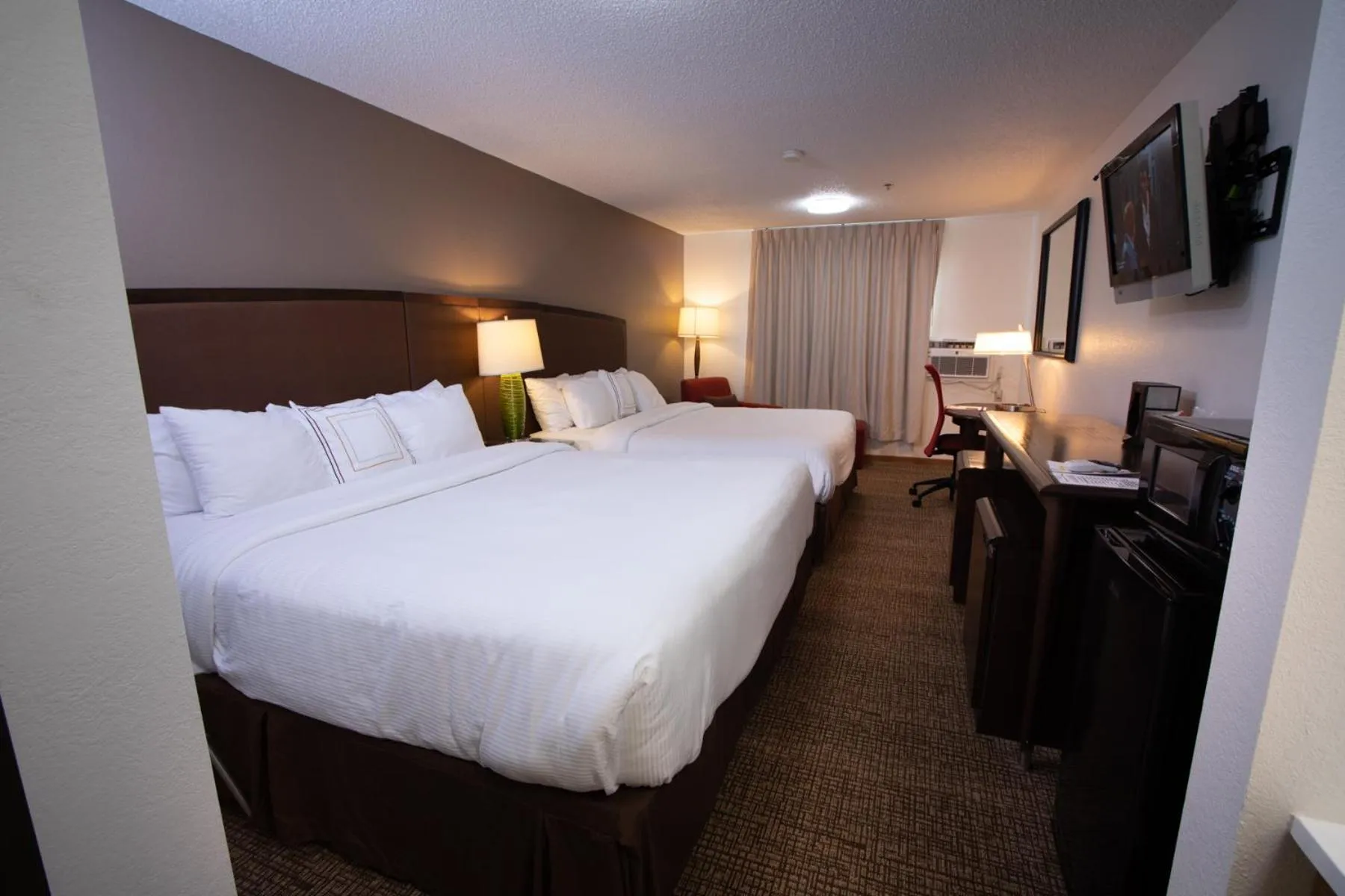 Photo of the whole room, Bed in Alliance Hotel & Suites, a Howard Johnson by Wyndham