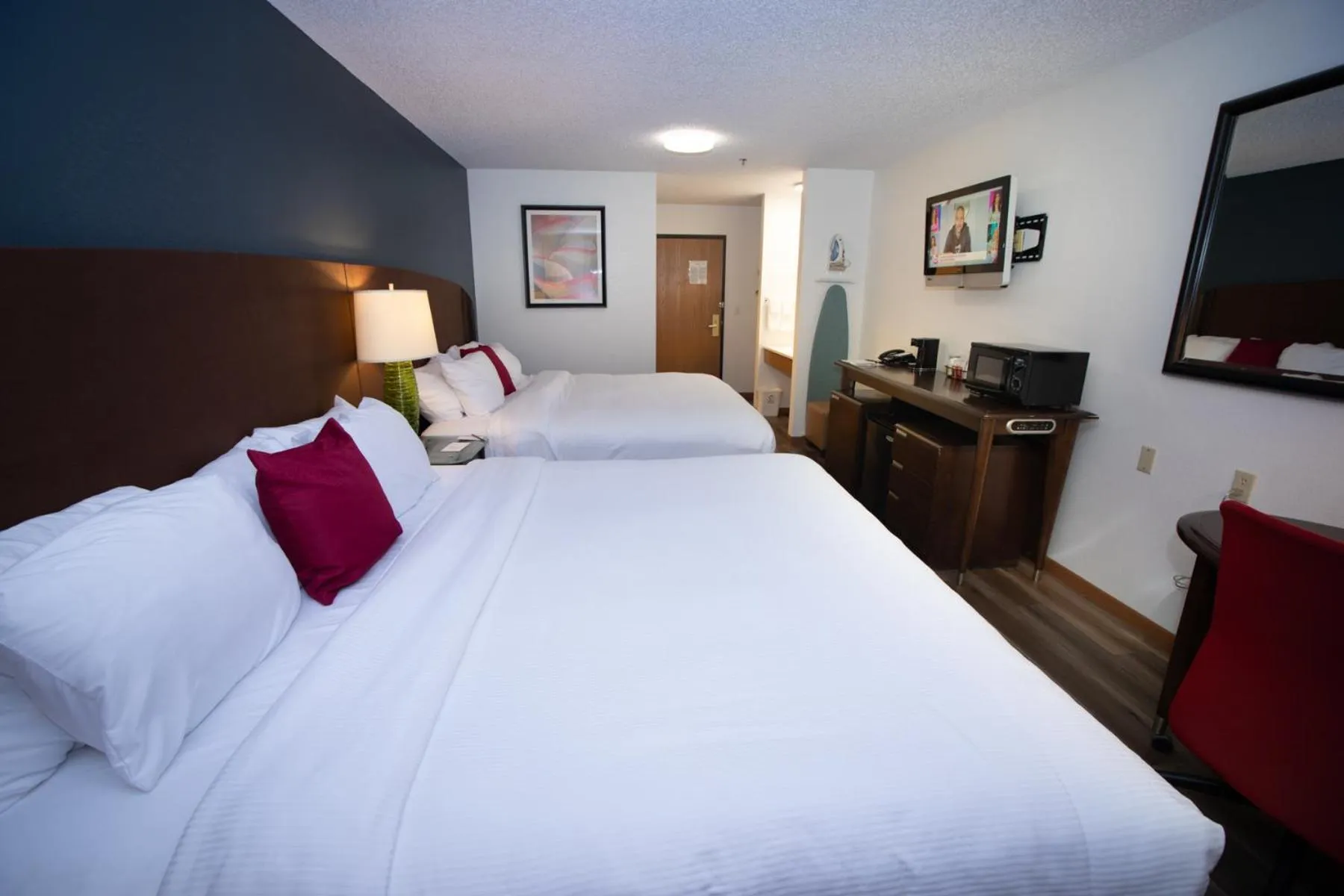 Photo of the whole room, Bed in Alliance Hotel & Suites, a Howard Johnson by Wyndham