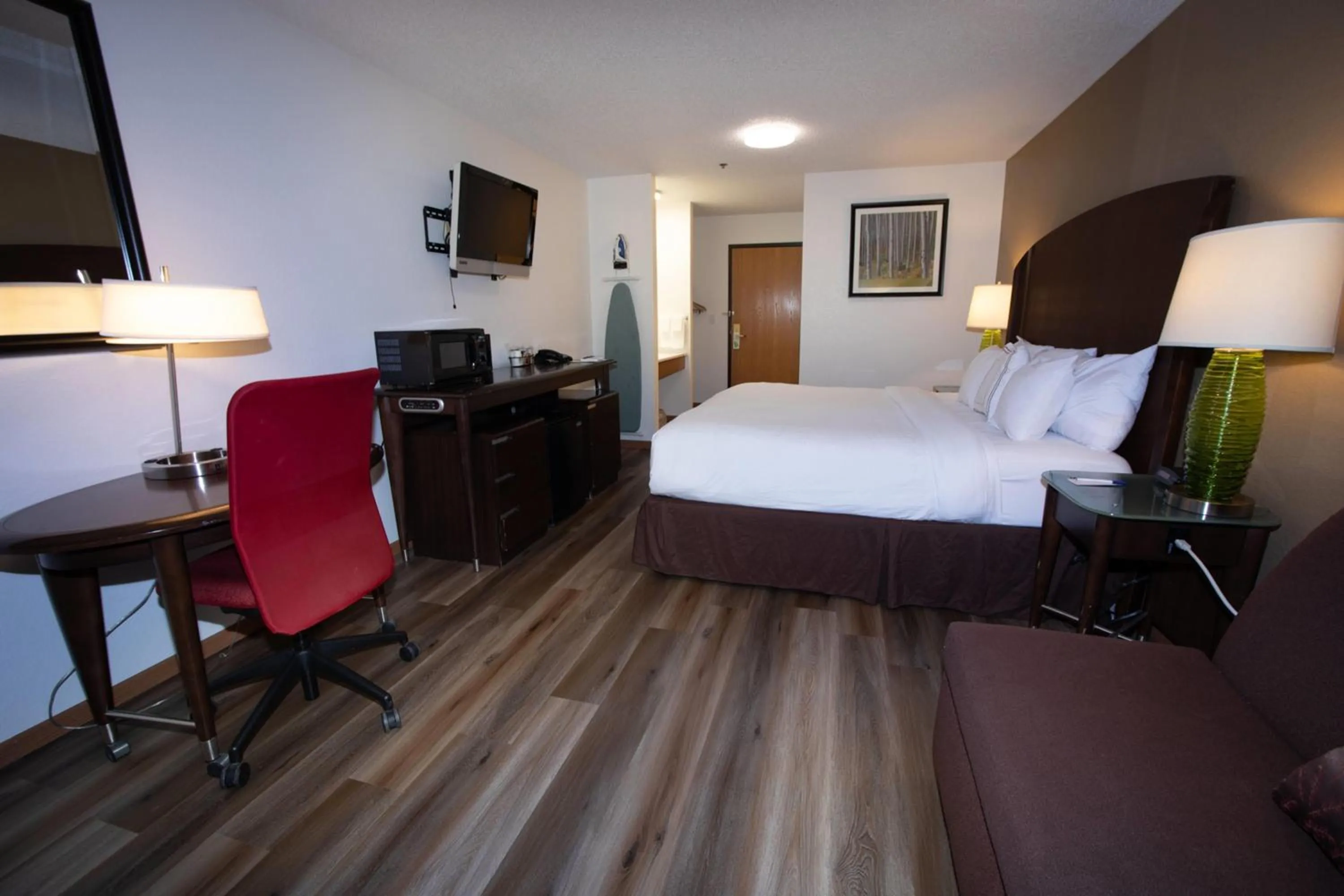 Photo of the whole room, Bed in Alliance Hotel & Suites, a Howard Johnson by Wyndham