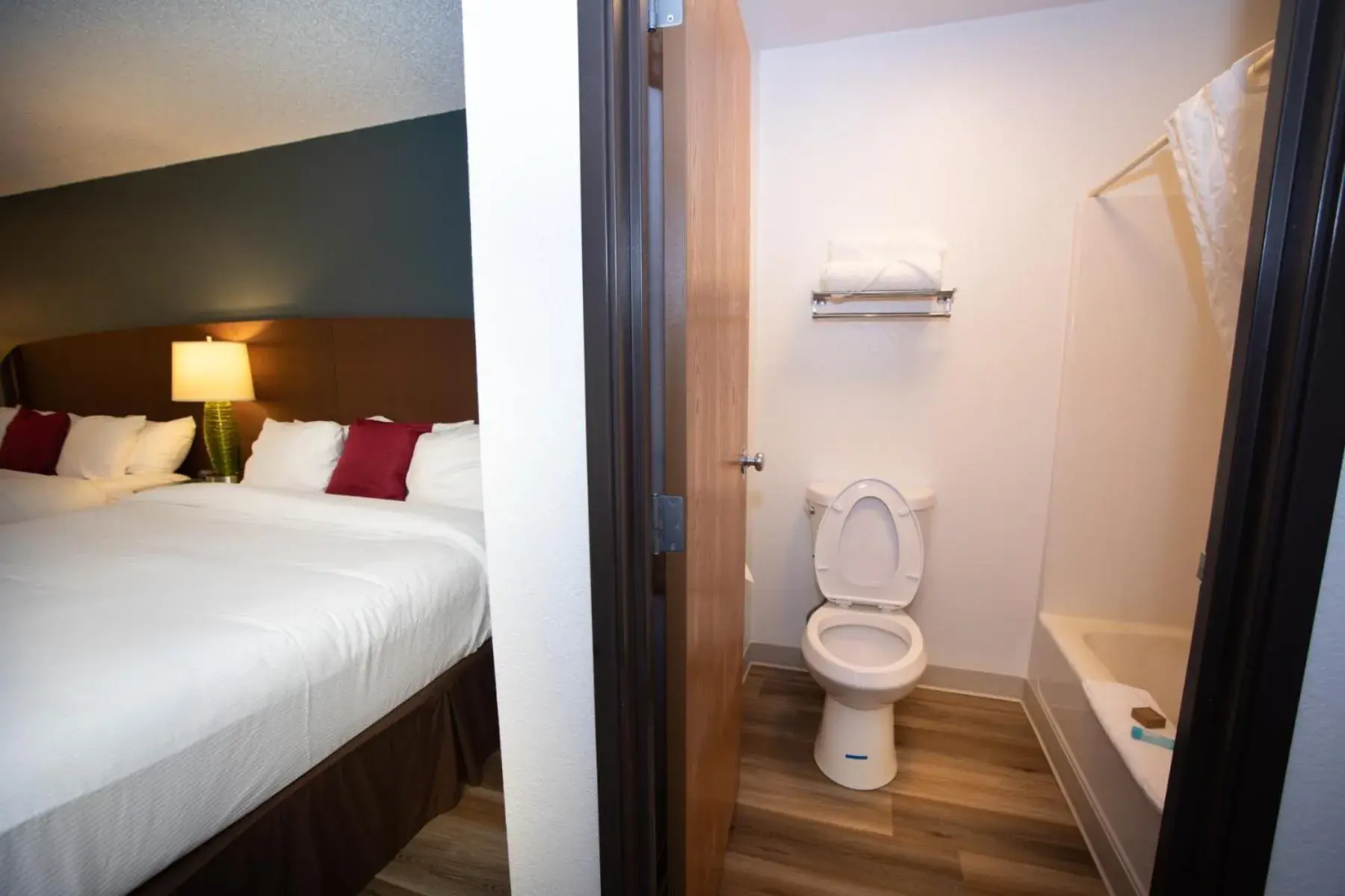 Deluxe Family Suite in Alliance Hotel & Suites, a Howard Johnson by Wyndham Deluxe Family Suite in Alliance Hotel & Suites, a Howard Johnson by Wyndham