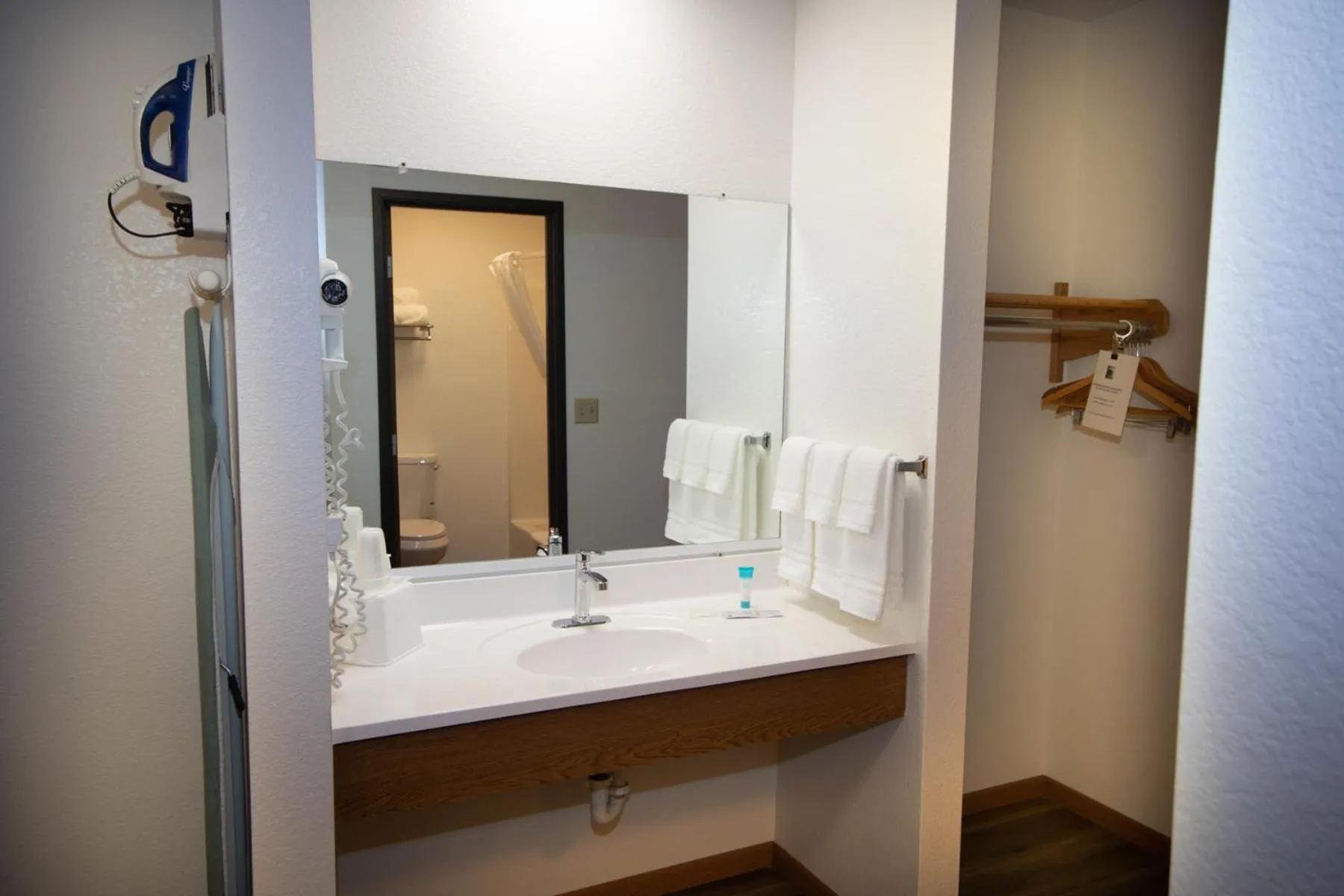 Bathroom in Alliance Hotel & Suites, a Howard Johnson by Wyndham
