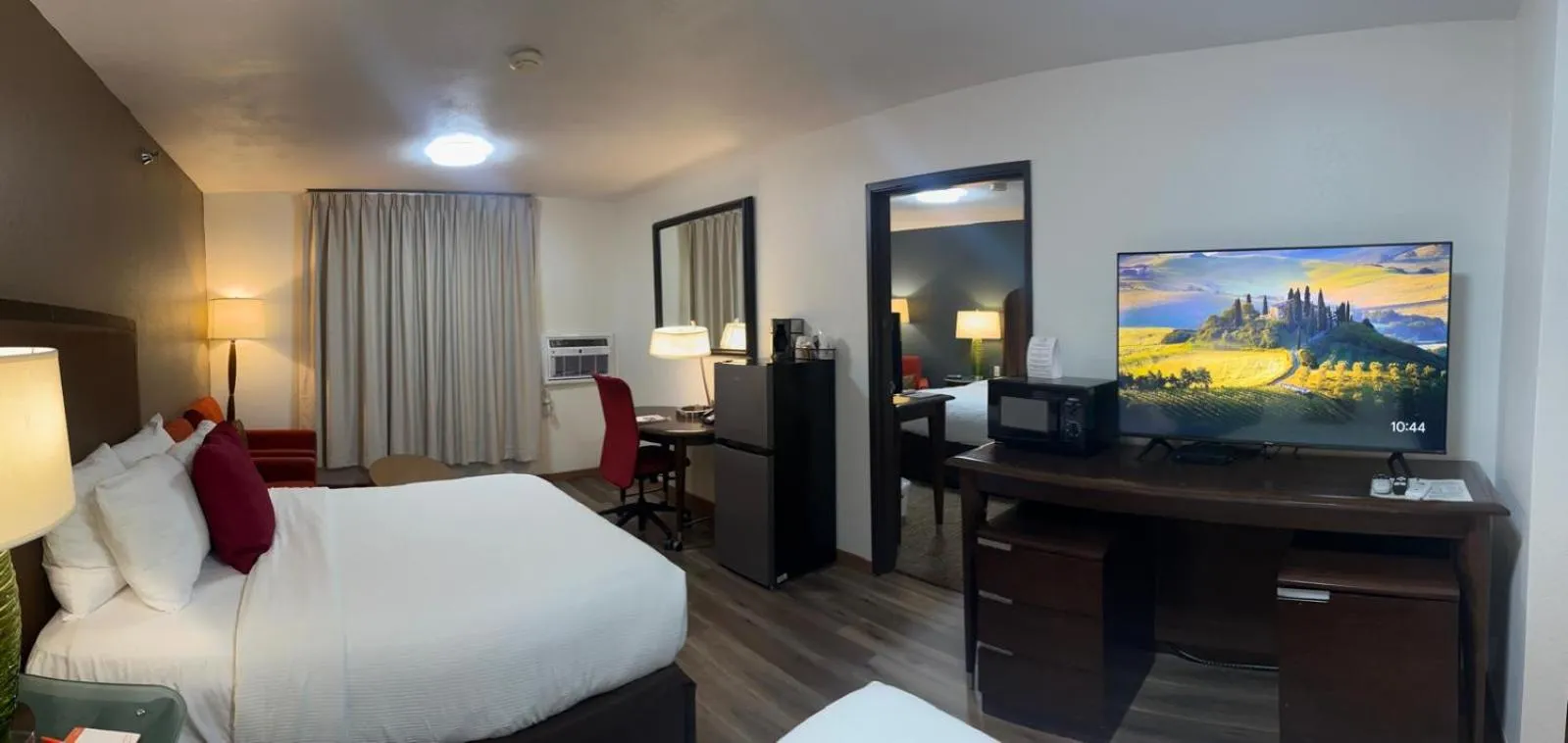Bedroom, Bed in Alliance Hotel & Suites, a Howard Johnson by Wyndham