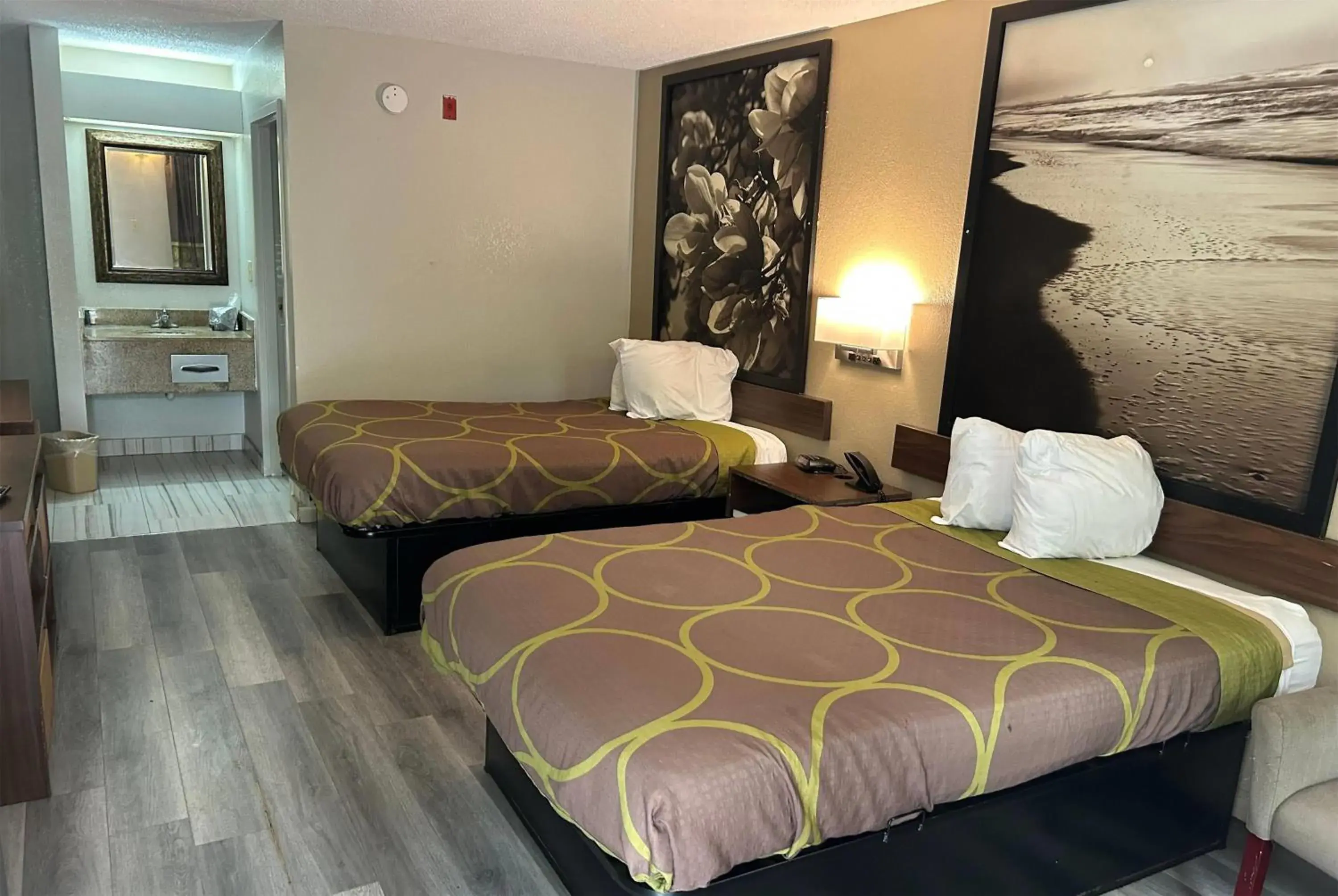 Double Room with Two Double Beds - Non-Smoking in Super 8 by Wyndham Fayetteville Double Room with Two Double Beds - Non-Smoking in Super 8 by Wyndham Fayetteville