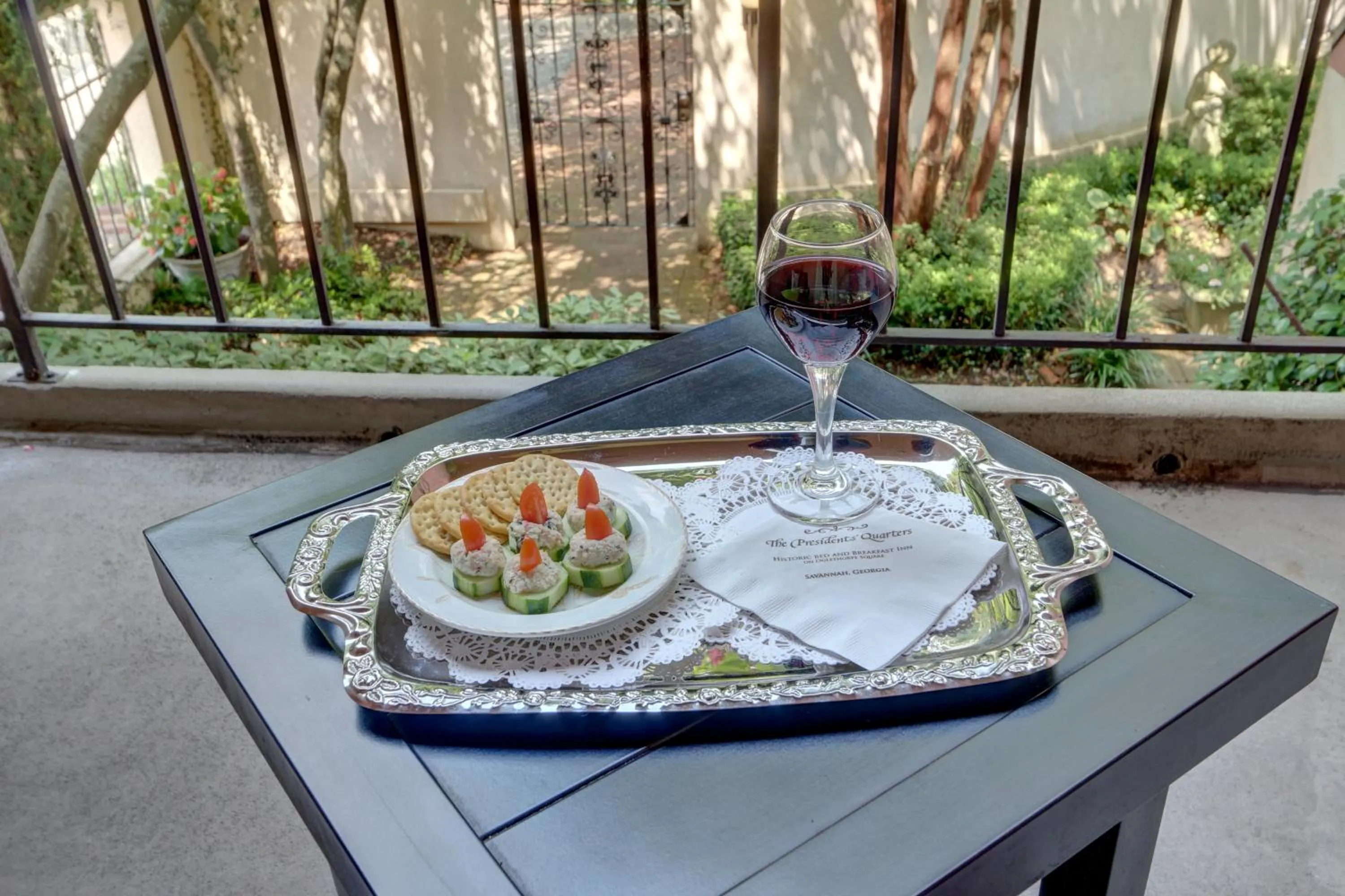 Food and drinks in The Presidents' Quarters Inn