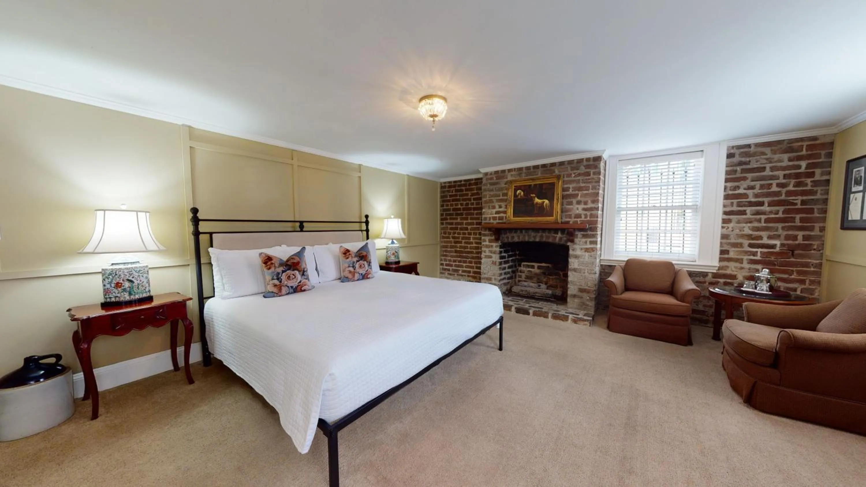 Photo of the whole room in The Presidents' Quarters Inn