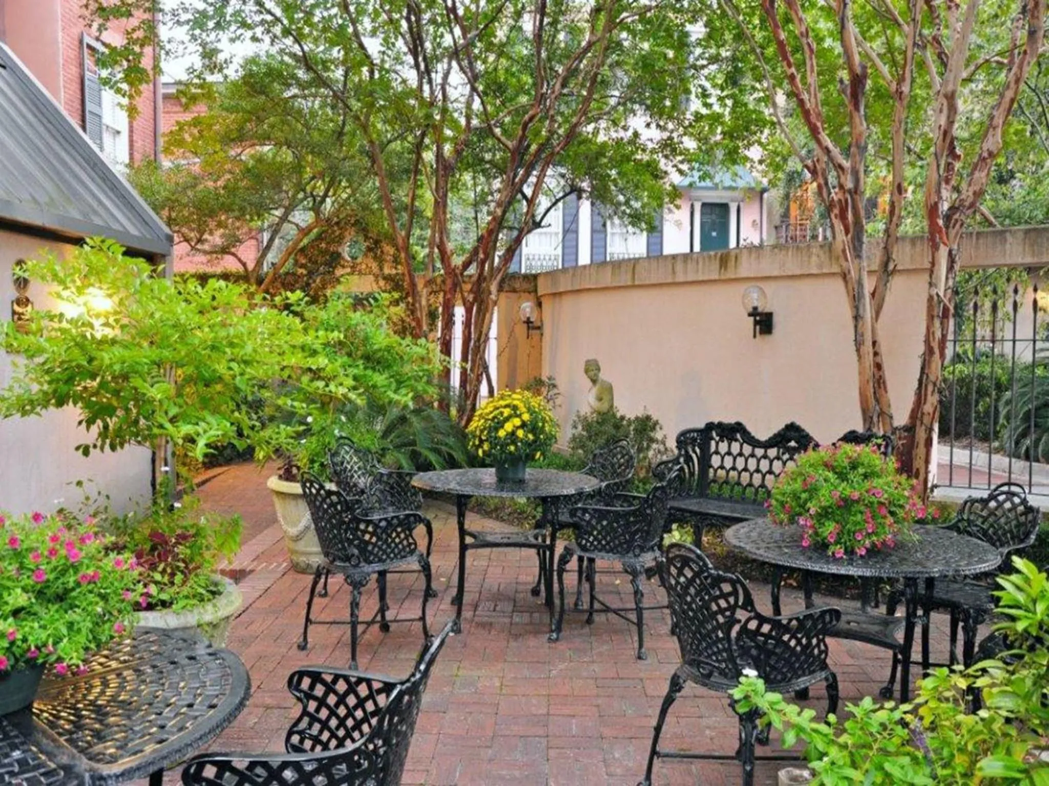 Patio in The Presidents' Quarters Inn