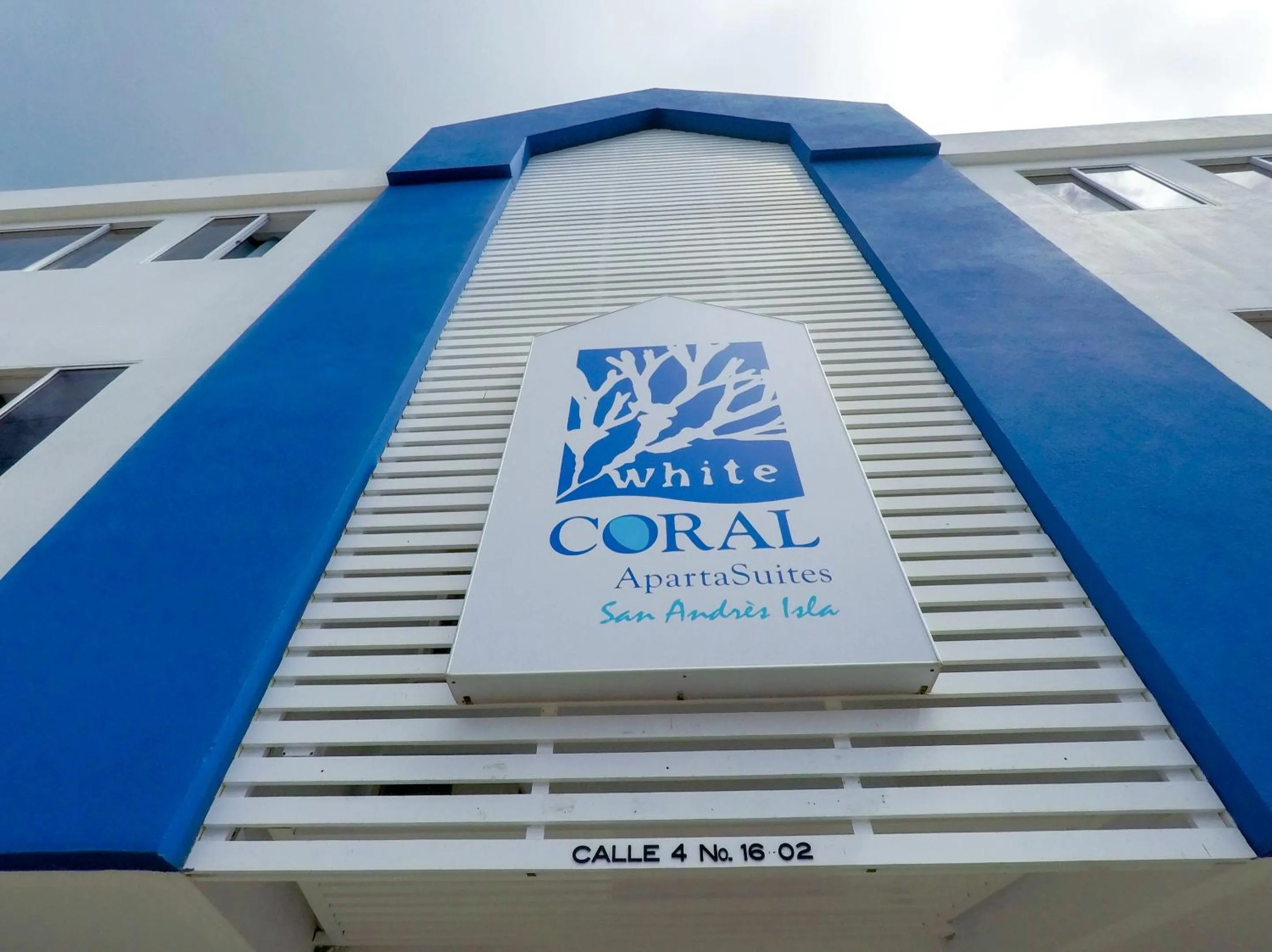 Facade/entrance in White Coral ApartaSuites