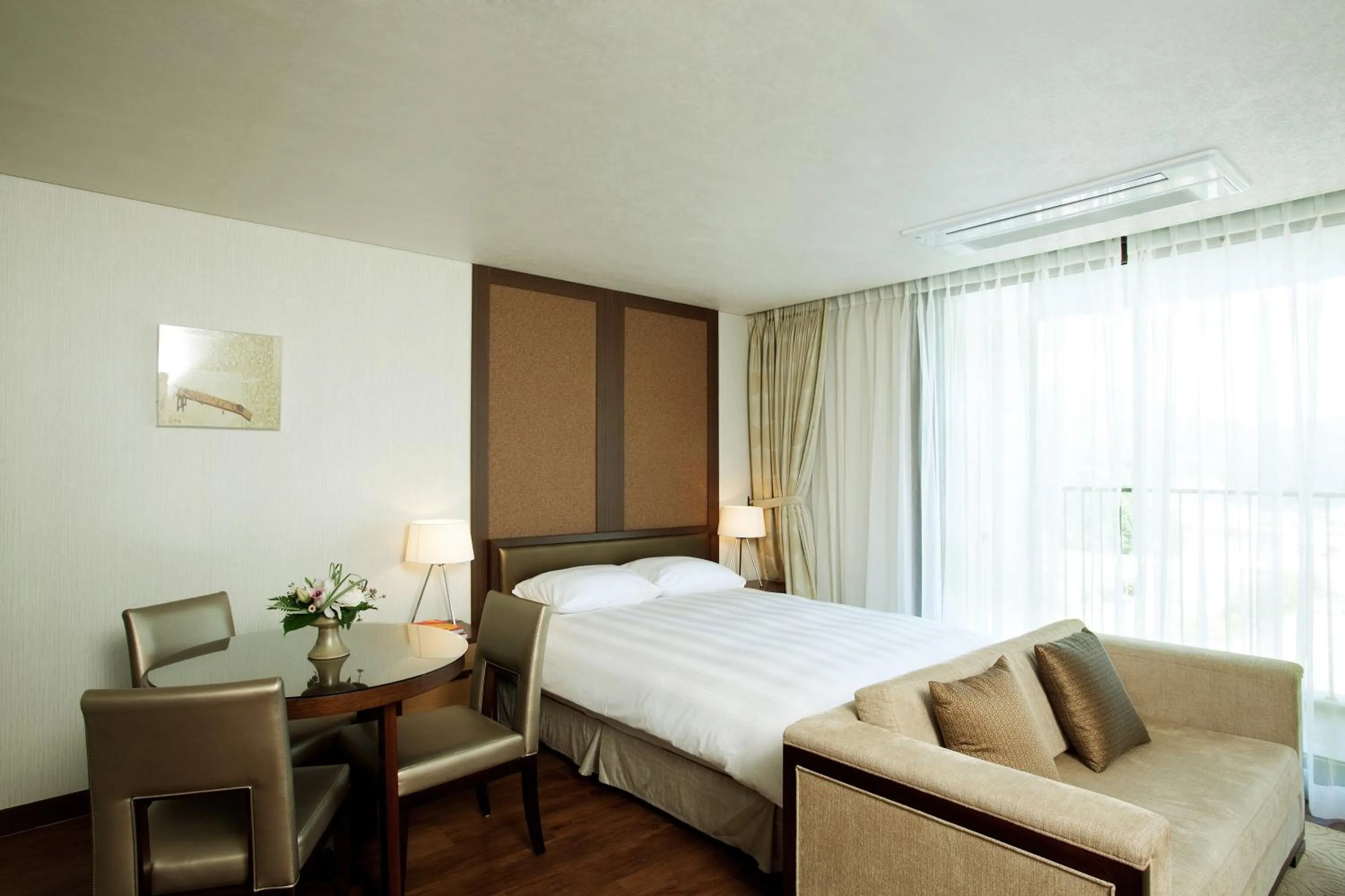 Bedroom, Bed in Lotte Buyeo Resort