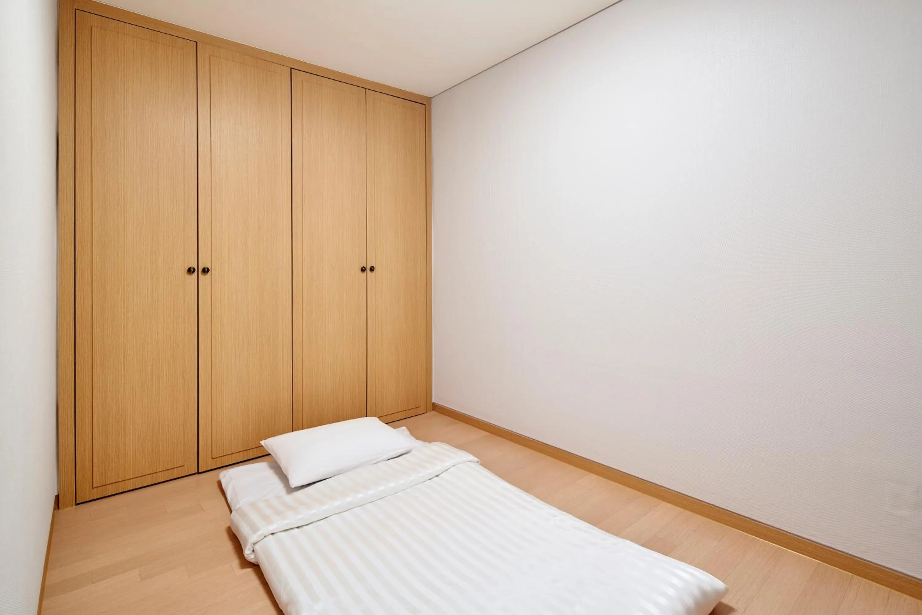 Bedroom, Bed in Lotte Buyeo Resort