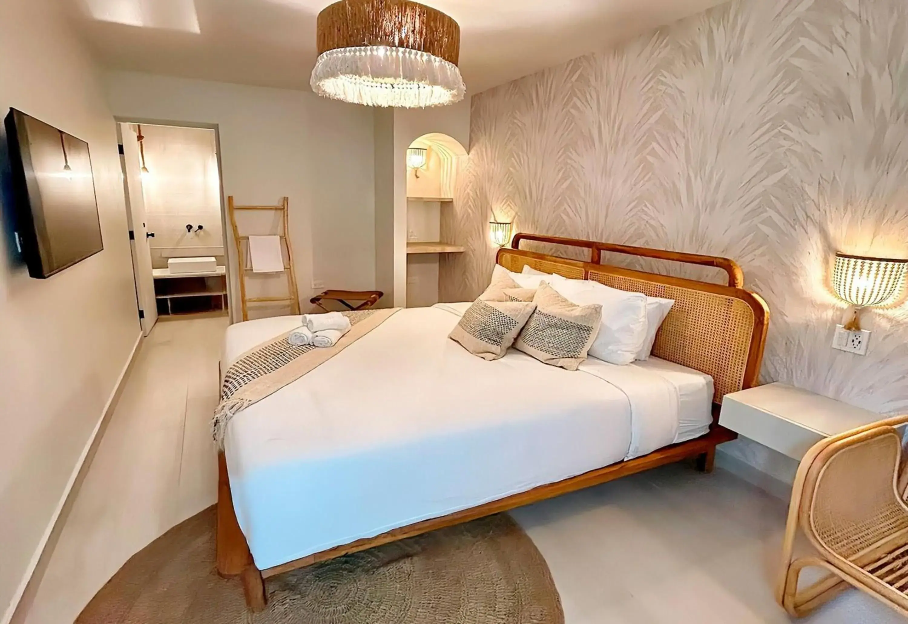 Standard Queen Room - Non-Smoking in Bali Hotel Adults Only Isla Verde, a Trademark by Wyndham Standard Queen Room - Non-Smoking in Bali Hotel Adults Only Isla Verde, a Trademark by Wyndham