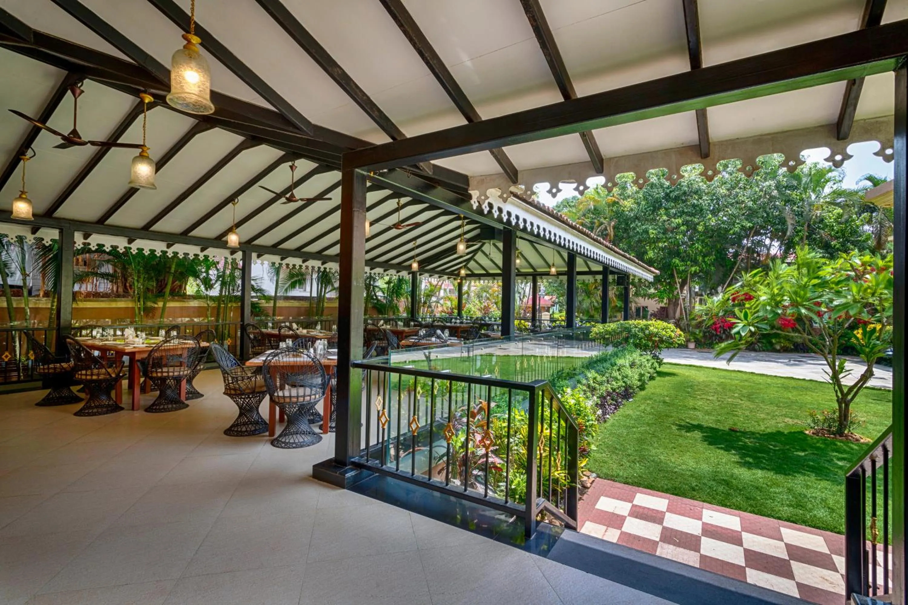 Restaurant/places to eat in De Mandarin Beach Resort Suites & Villas, Candolim