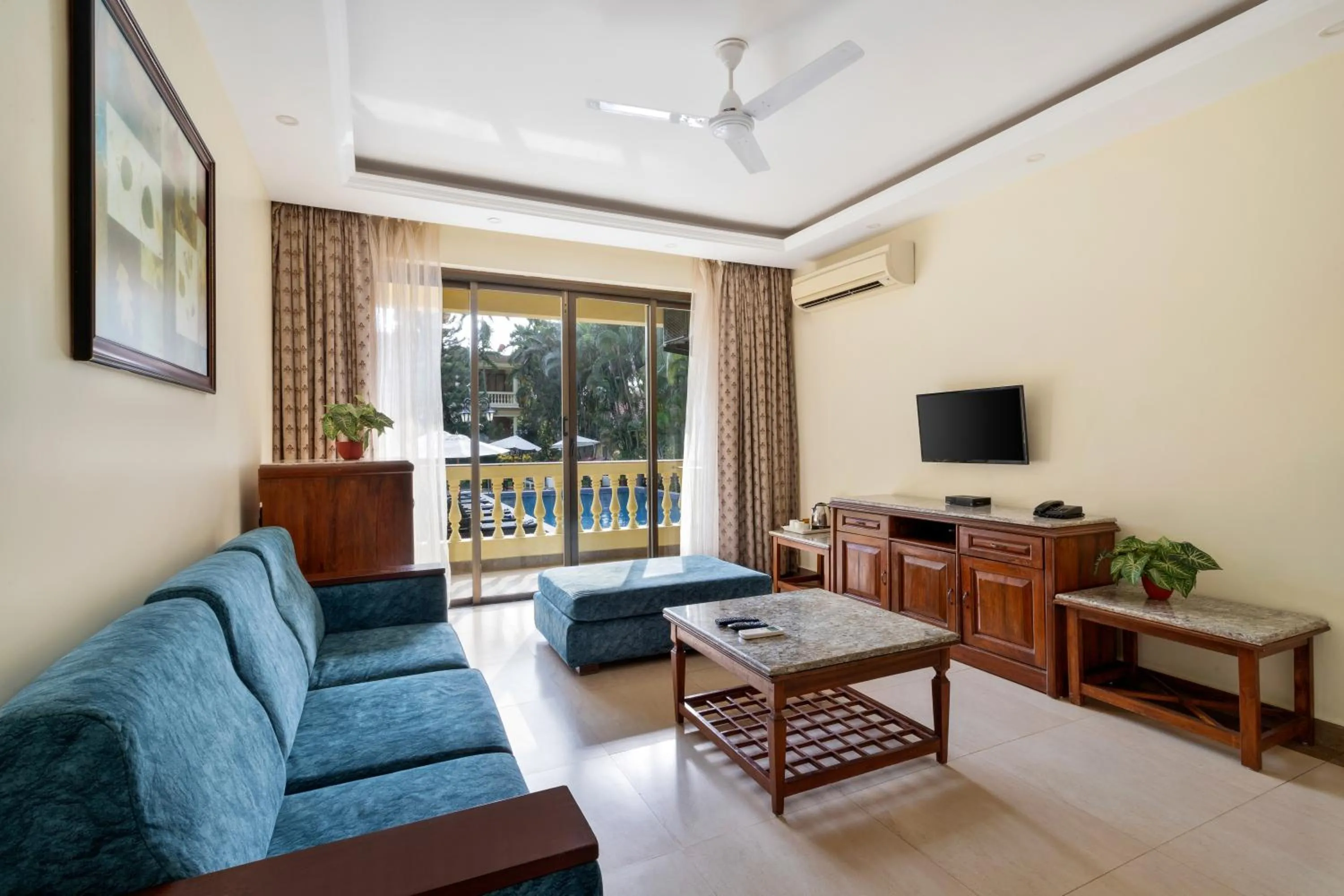 Living room in De Mandarin Beach Resort Suites & Villas, Candolim