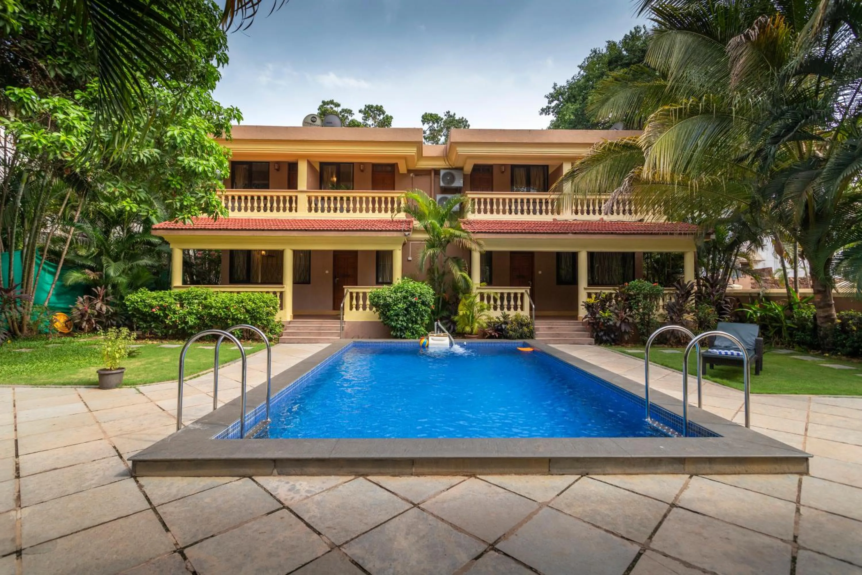 Facade/entrance in De Mandarin Beach Resort Suites & Villas, Candolim