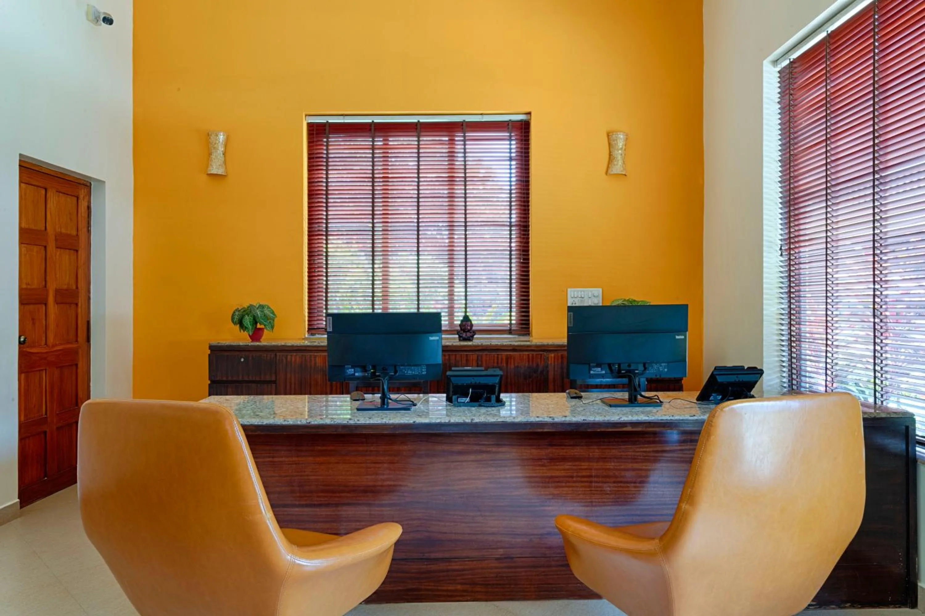 Lobby or reception in De Mandarin Beach Resort Suites & Villas, Candolim