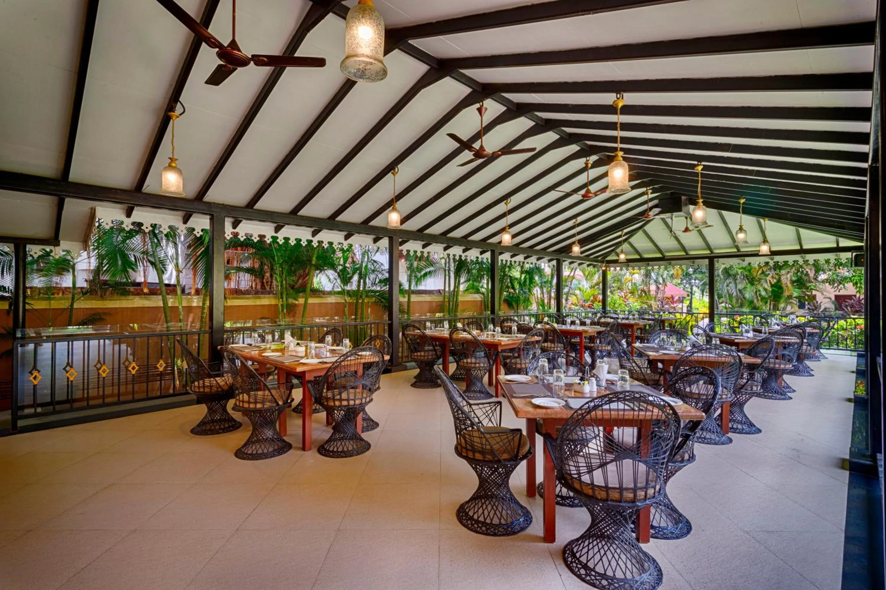 Restaurant/places to eat in De Mandarin Beach Resort Suites & Villas, Candolim