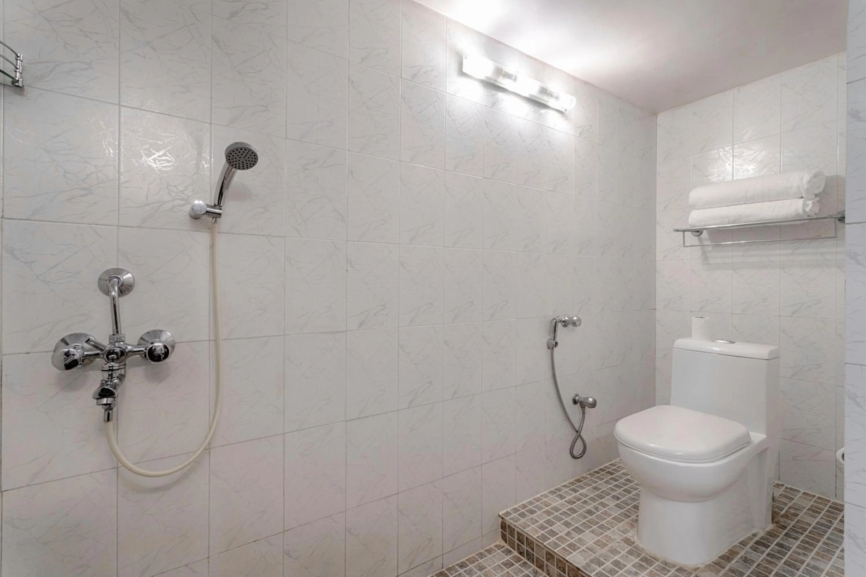 Bathroom in De Mandarin Beach Resort Suites & Villas, Candolim