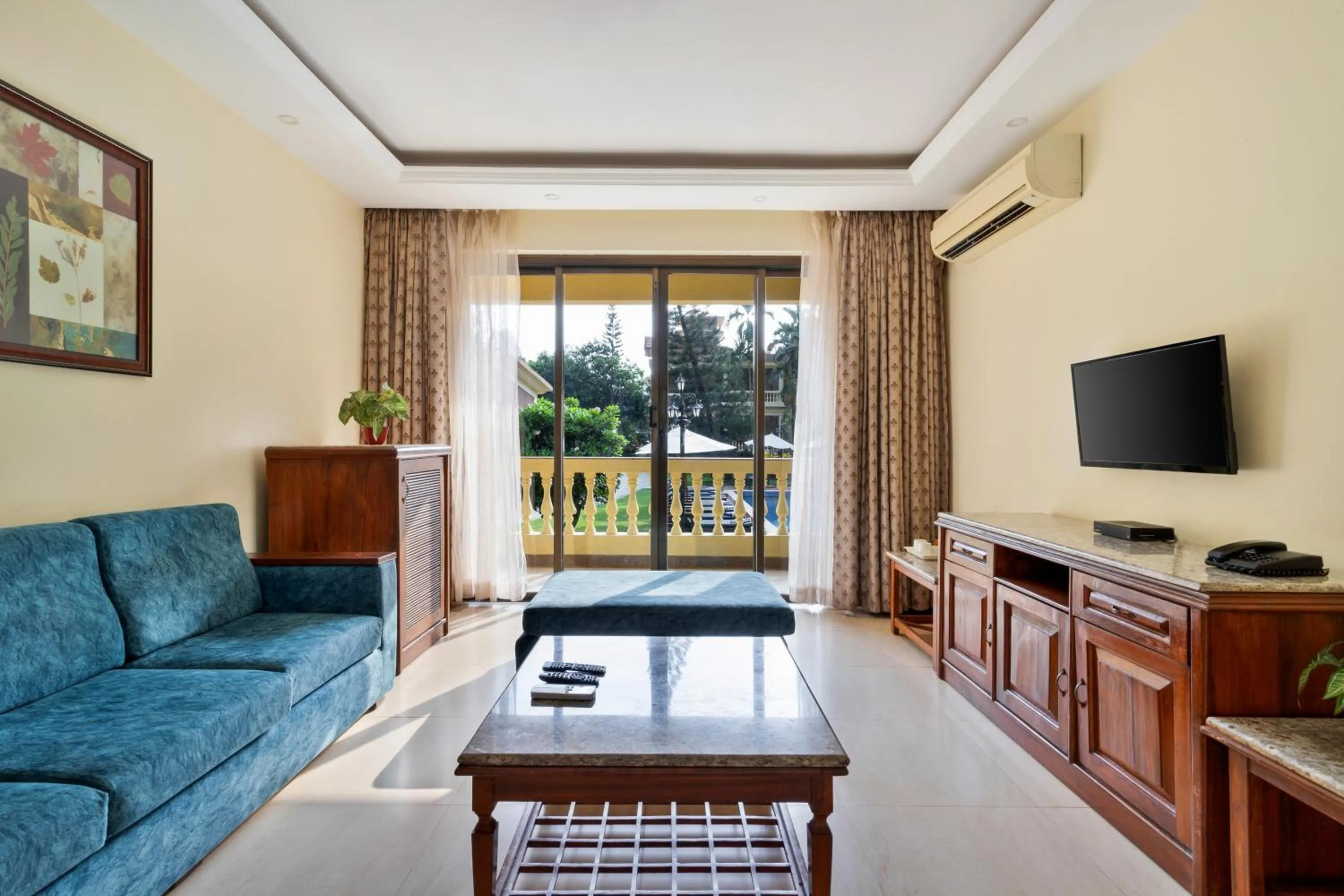 Living room in De Mandarin Beach Resort Suites & Villas, Candolim