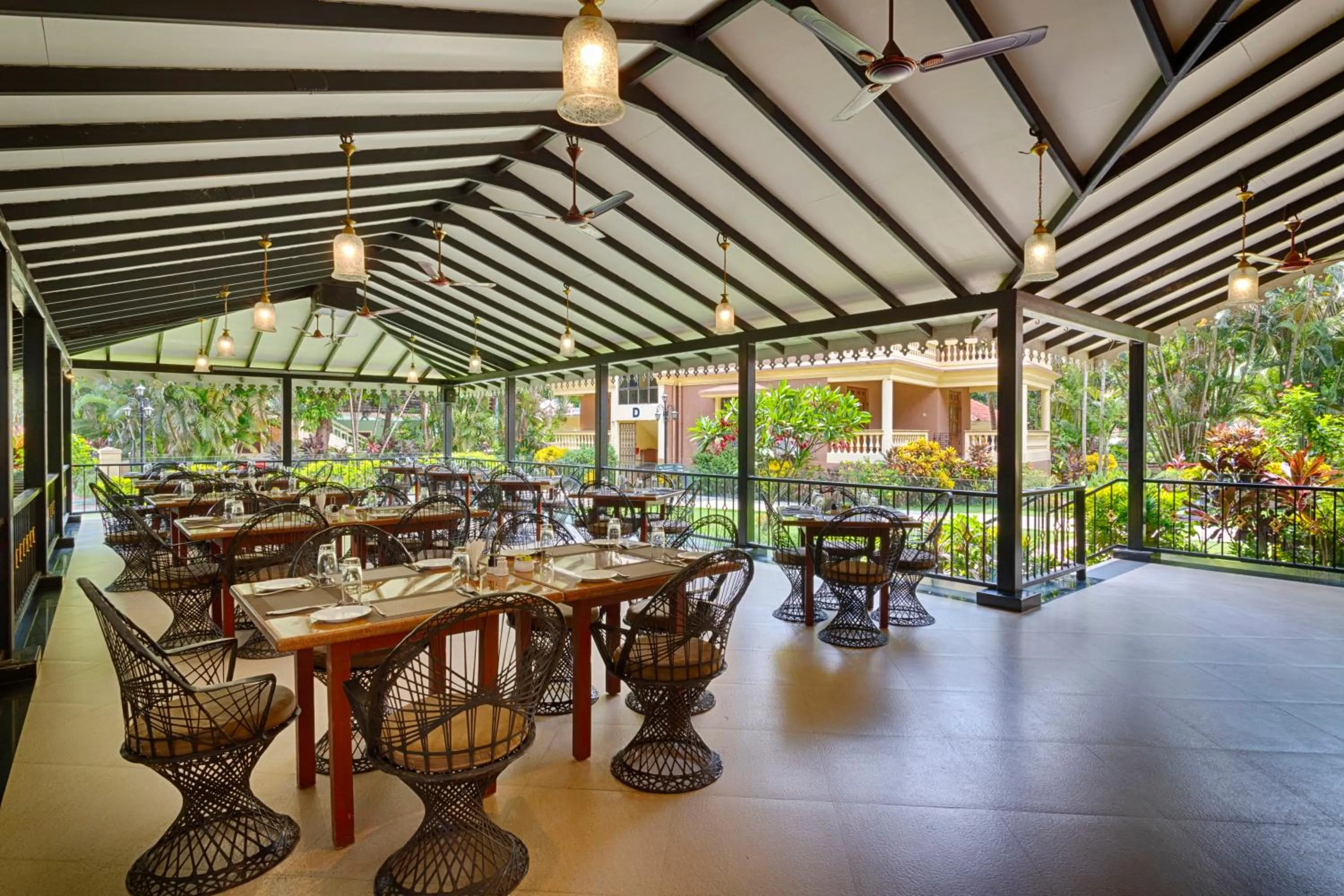 Restaurant/places to eat in De Mandarin Beach Resort Suites & Villas, Candolim