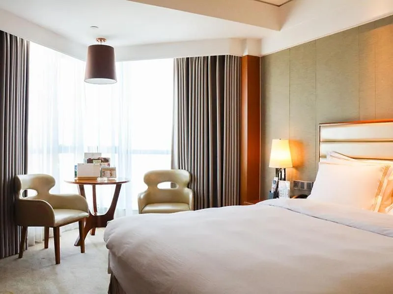 Bedroom in Shantou International Hotel