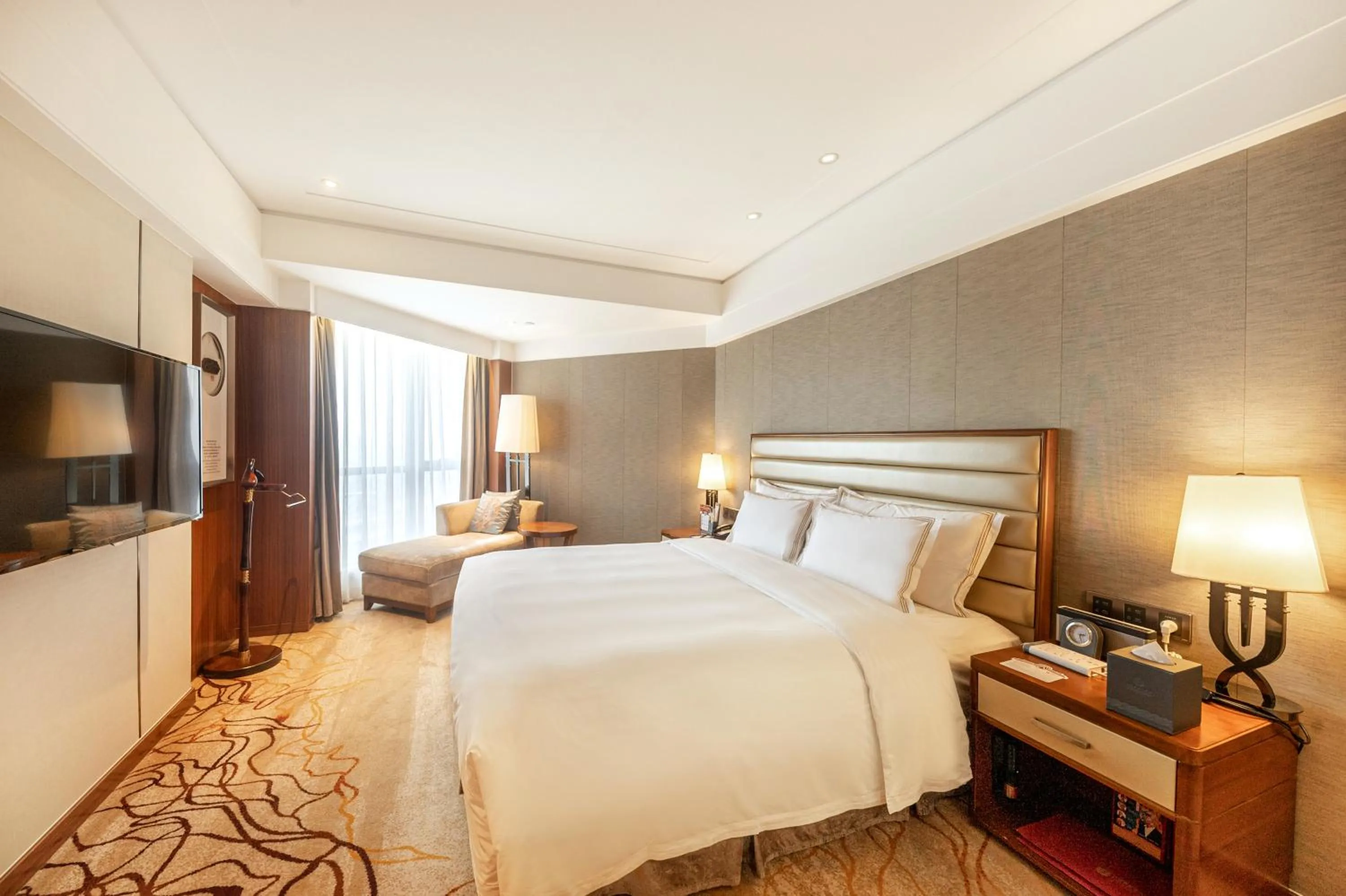 Bedroom in Shantou International Hotel