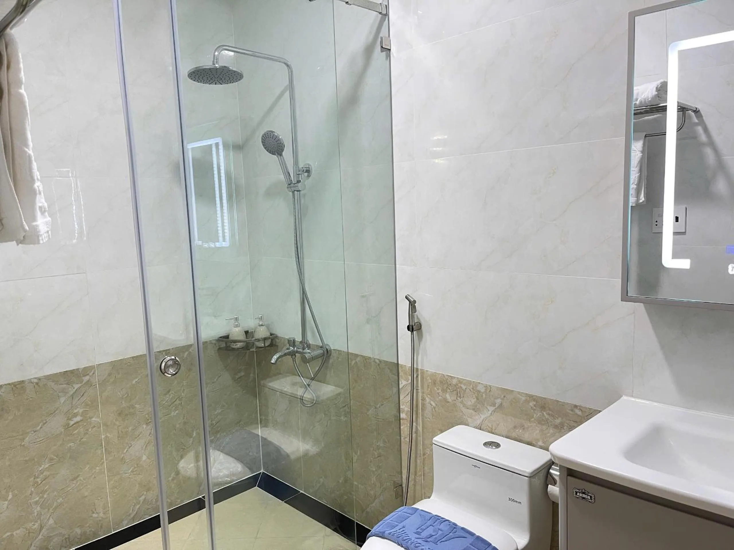 Toilet in Huong Sen 2 Vung Tau Hotel