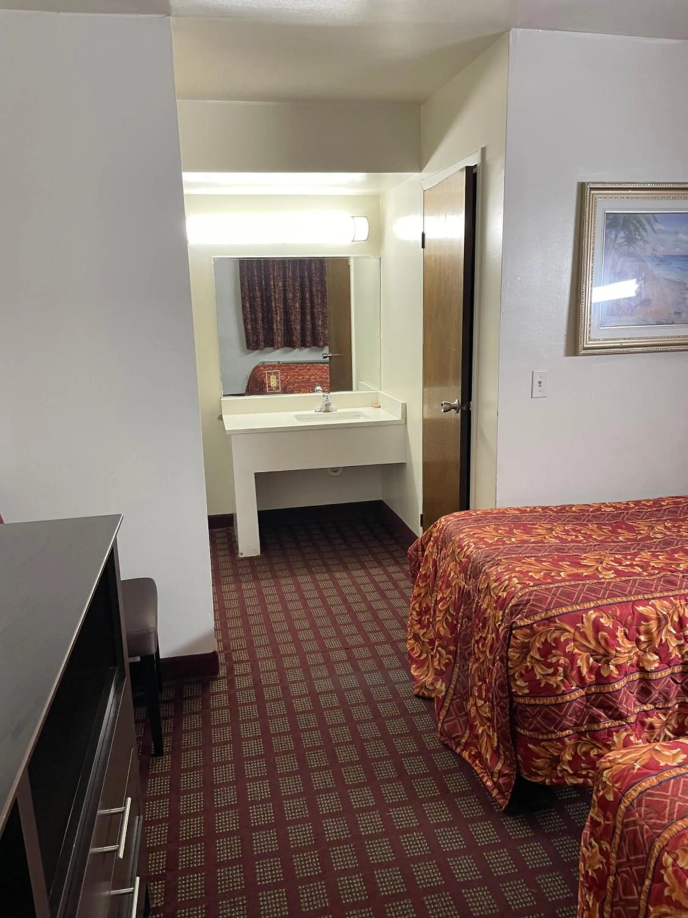 Bed in Budget Inn - Elizabeth, NJ