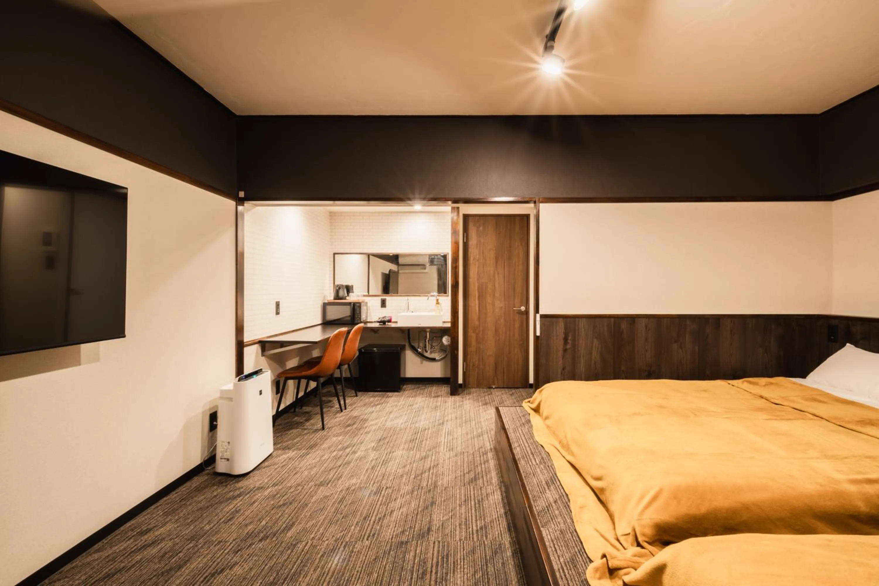 Photo of the whole room, Bed in Hotel Akasaka Heights