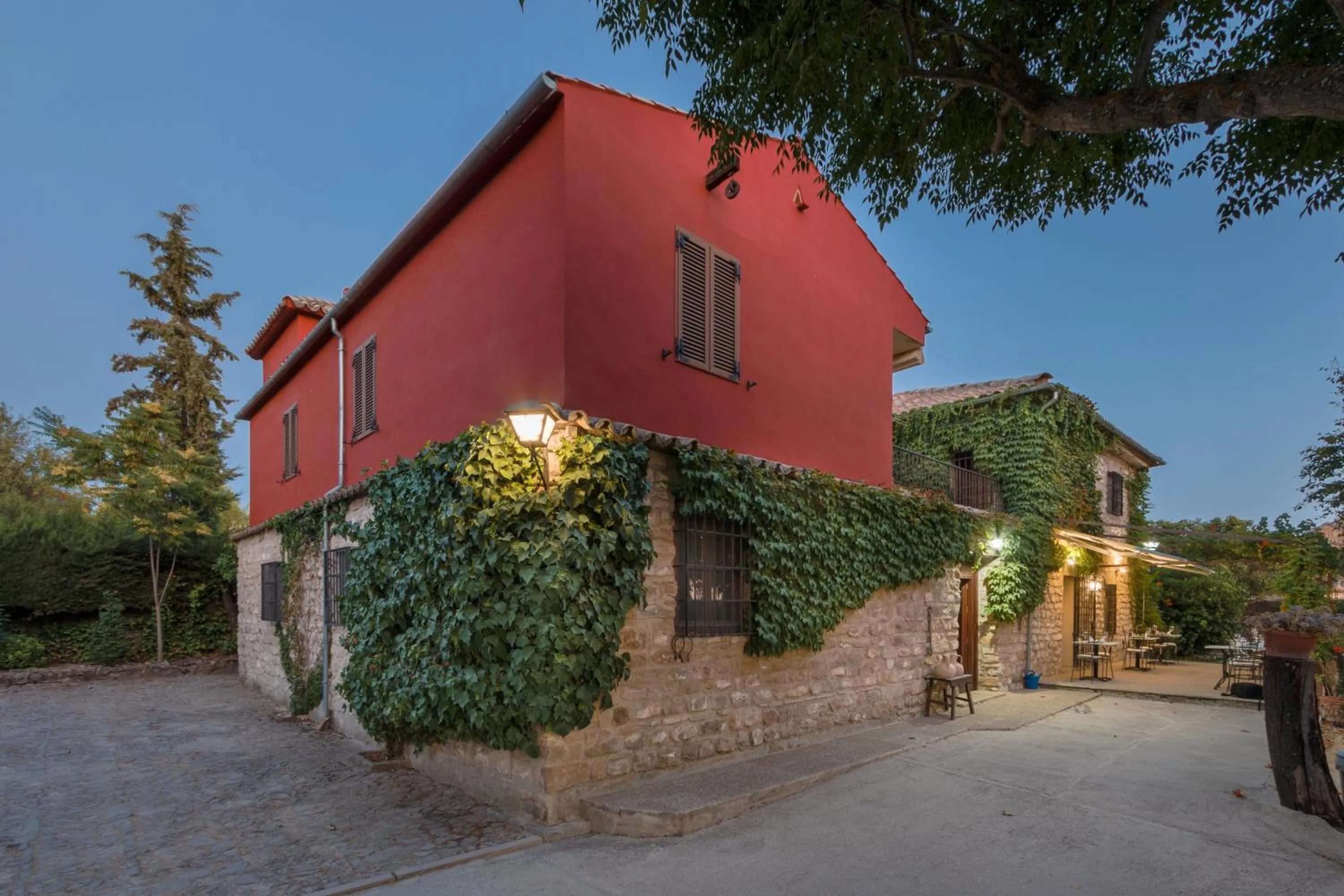 Property building in La Caseria de Tito