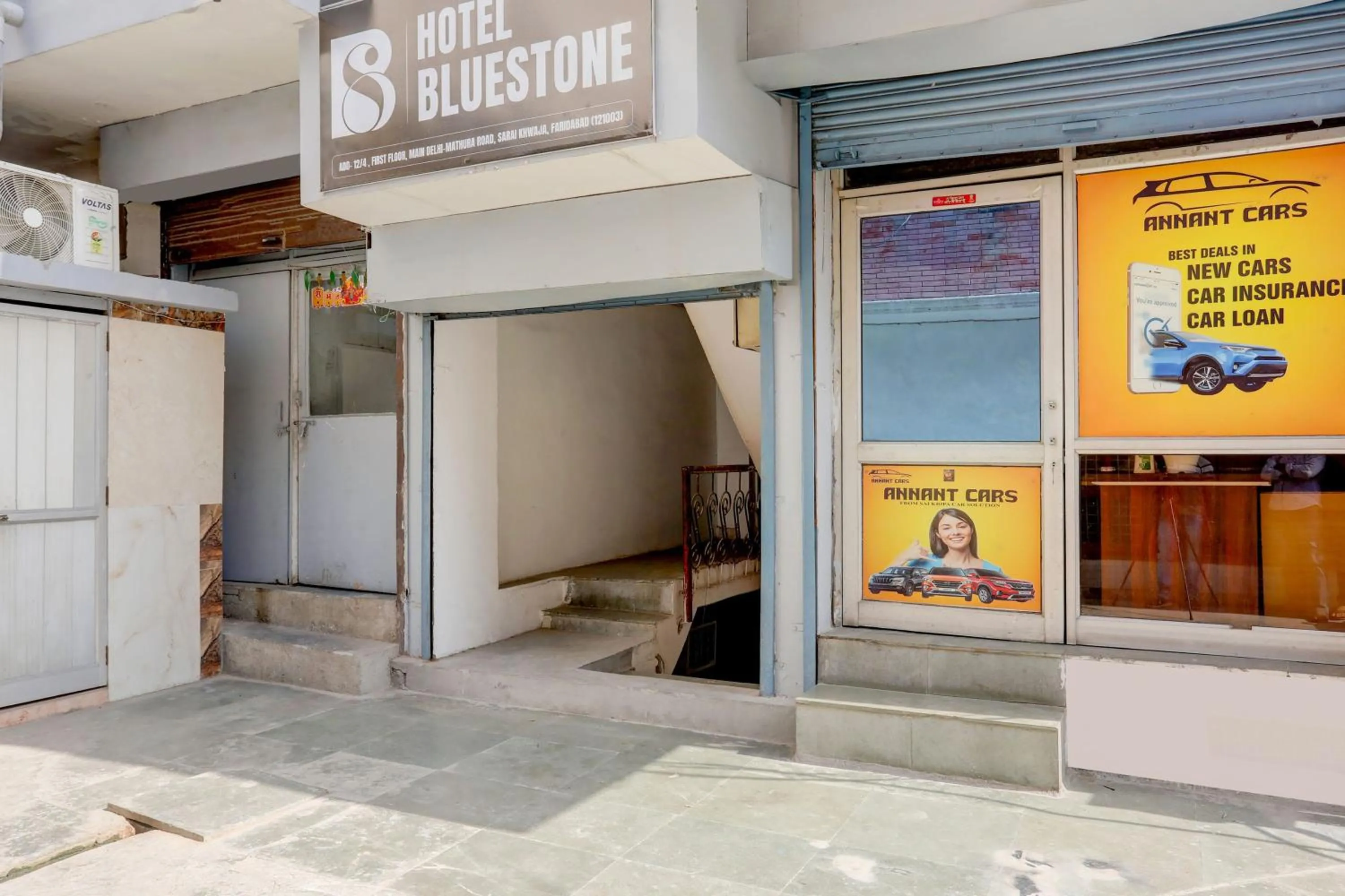 Facade/entrance in Hotel Live View