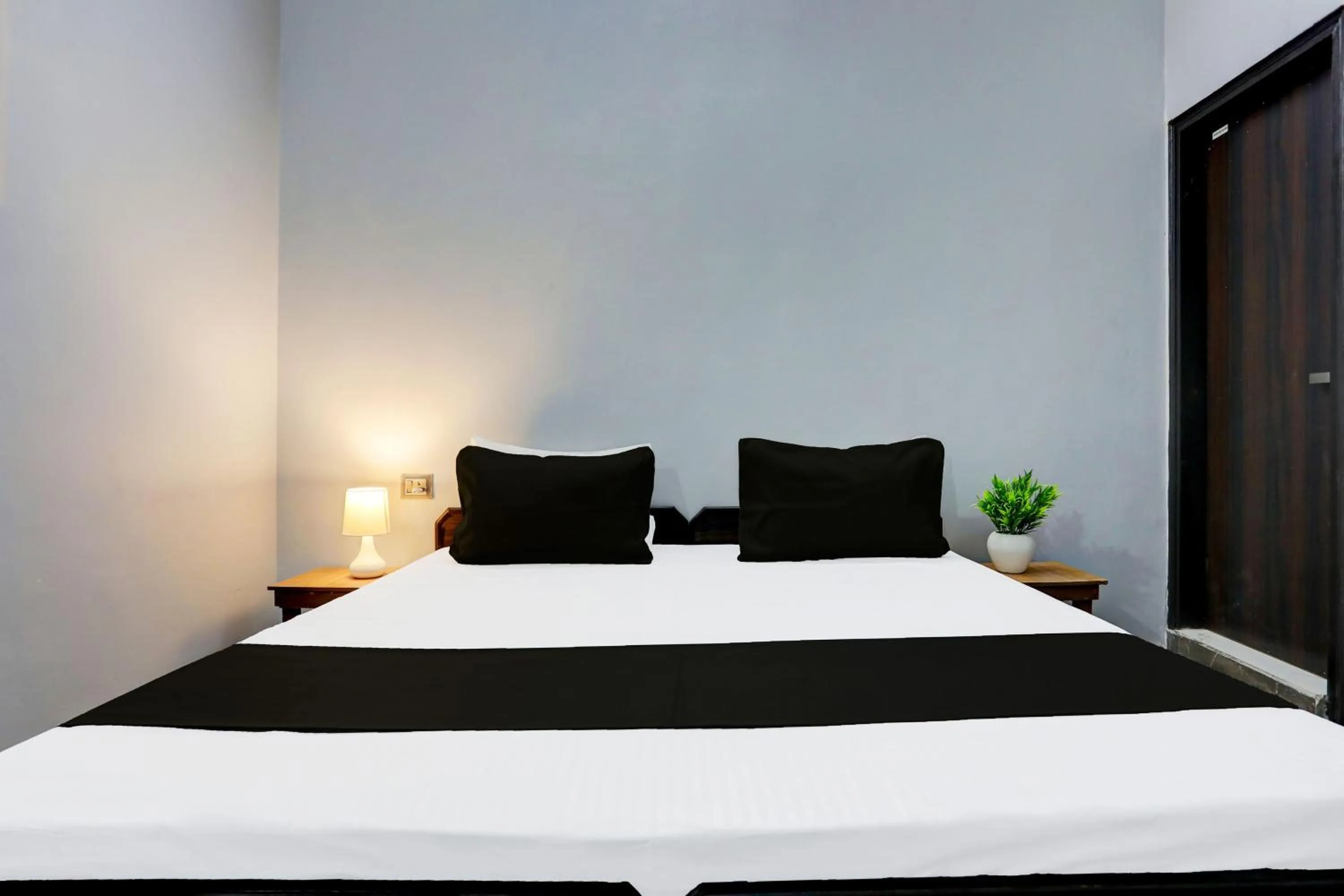 Bedroom in Hotel Live View