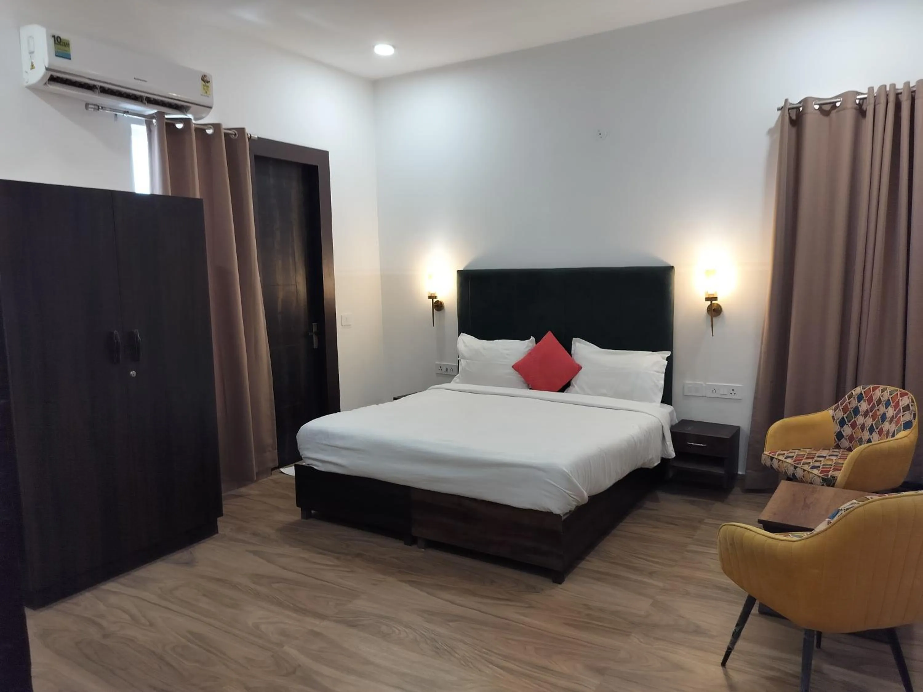 Bed in Saffron Inn - Expo India Mart