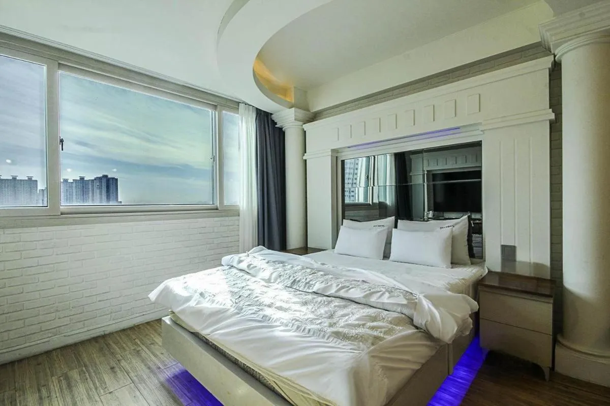 Bedroom, Bed in Hwamyeong Sky Hotel