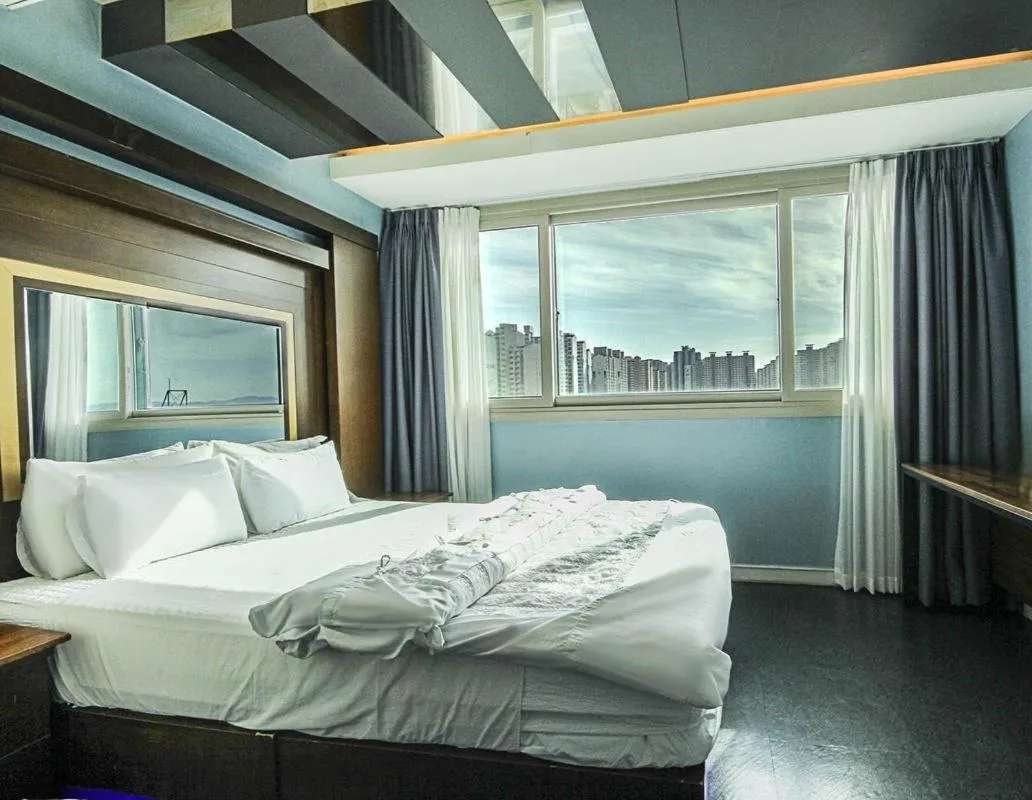 Bedroom, Bed in Hwamyeong Sky Hotel