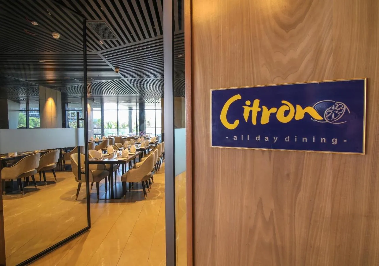 Restaurant/places to eat in Essentia Premier Hotel Pune Wakad